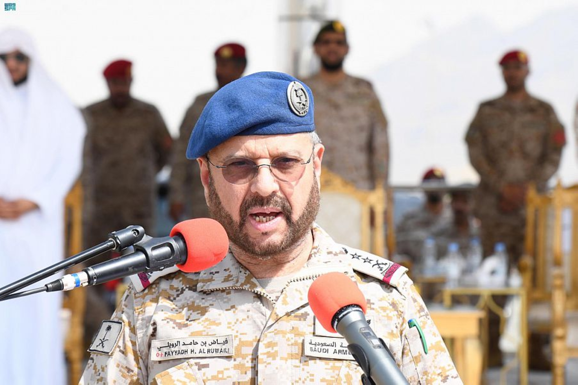 رئيس هيئة الأركان العامة ينقل تحيات وزير الدفاع الأمير خالد بن سلمان 