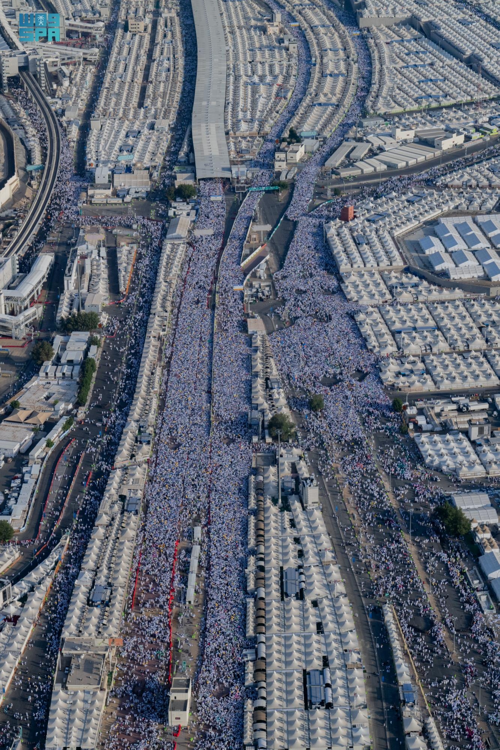 صورة جوية للحجاج متوجهين لرمي الجمرة الكبرى