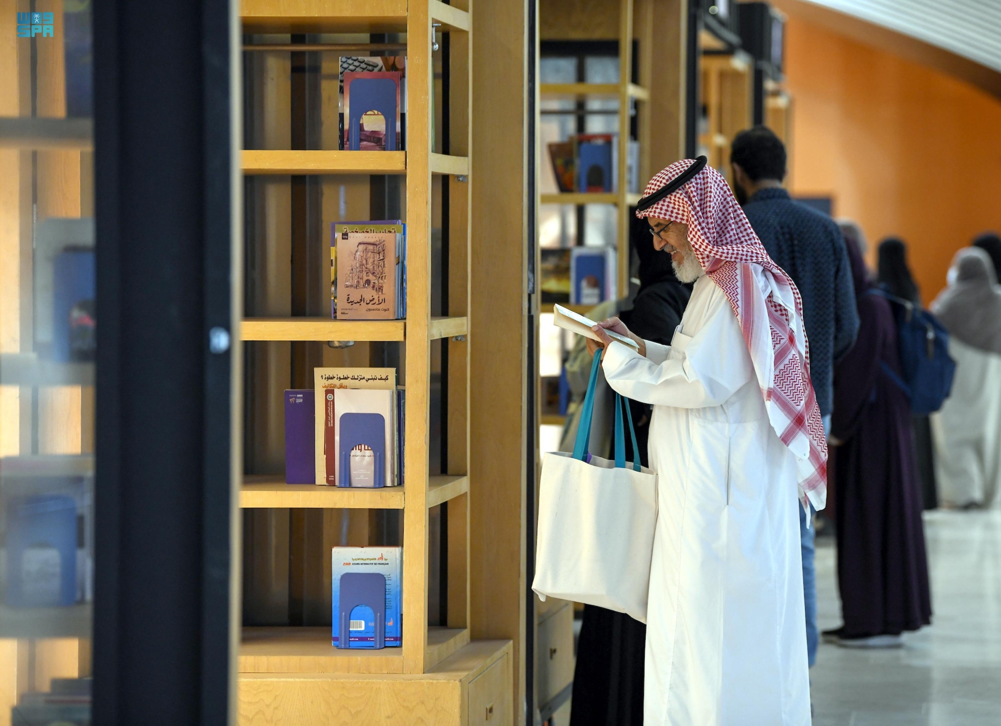 فعاليات معرض الكتبية لمقايضة الكتب في "إثراء"