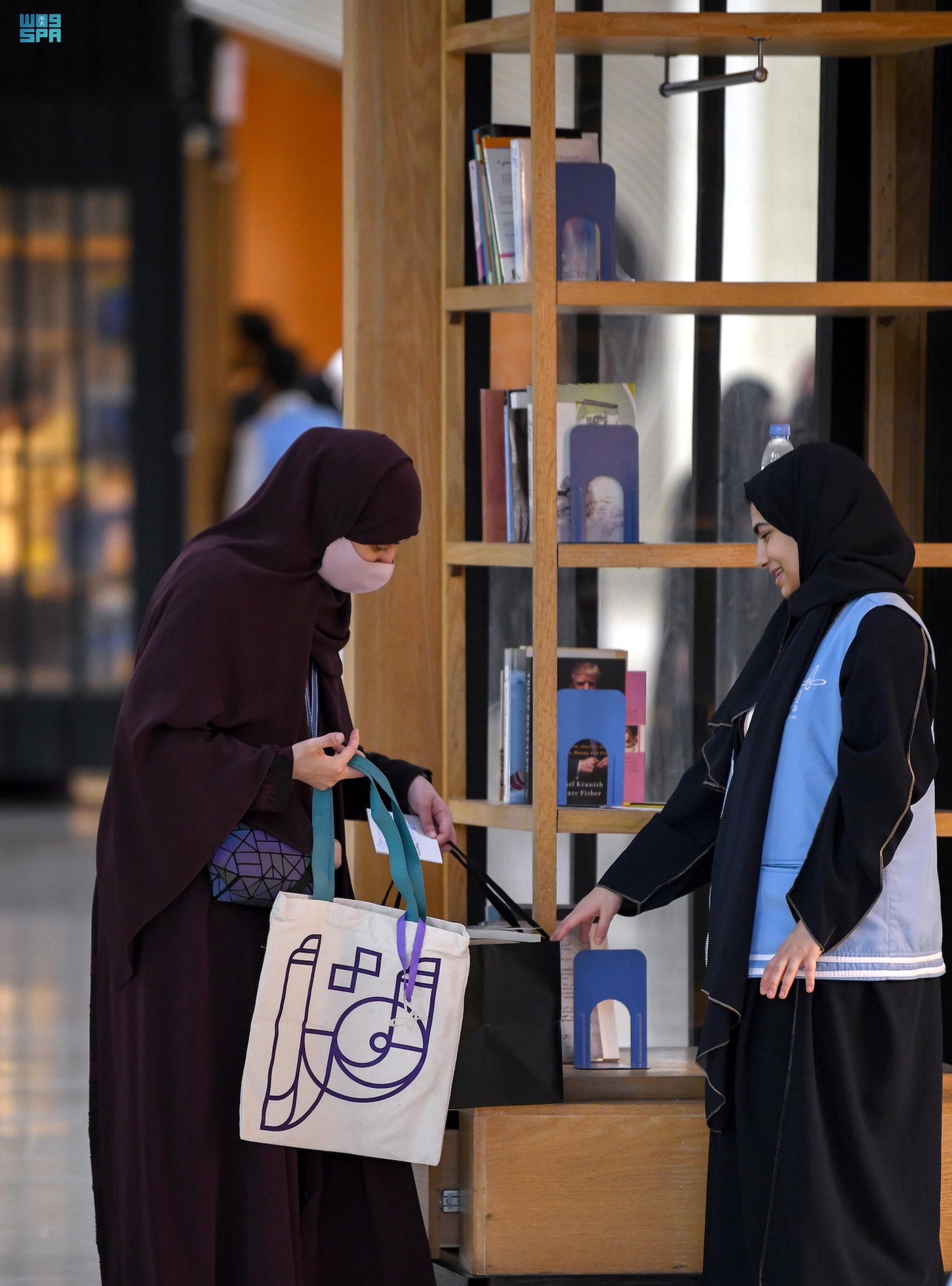 فعاليات معرض الكتبية لمقايضة الكتب في "إثراء"