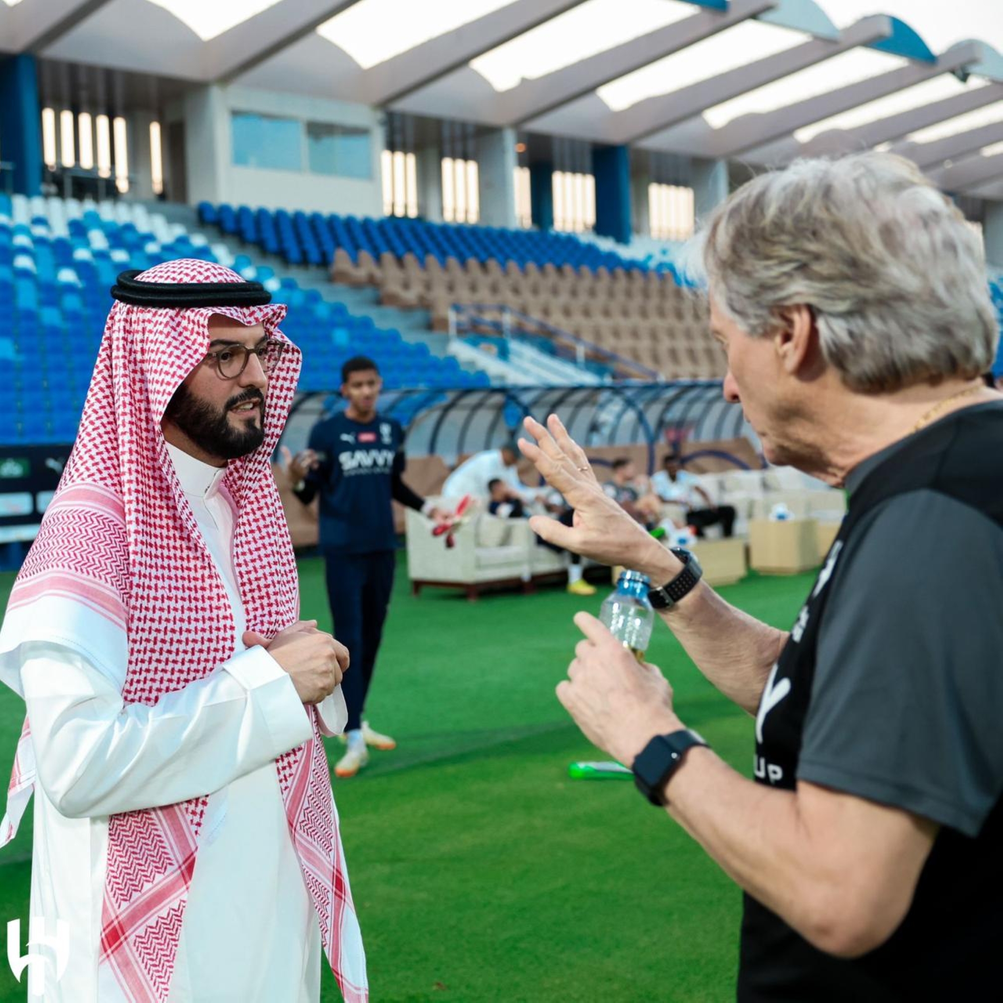 رئيس الهلال فهد بن نافل ومدرب الفريق الكروي خيسوس