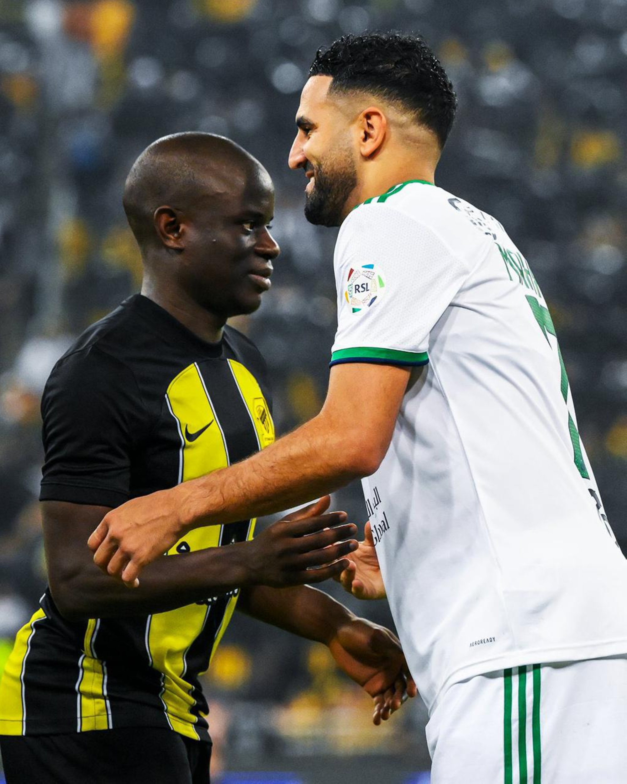 رياض محرز لاعب الأهلي وكانتي لاعب الاتحاد