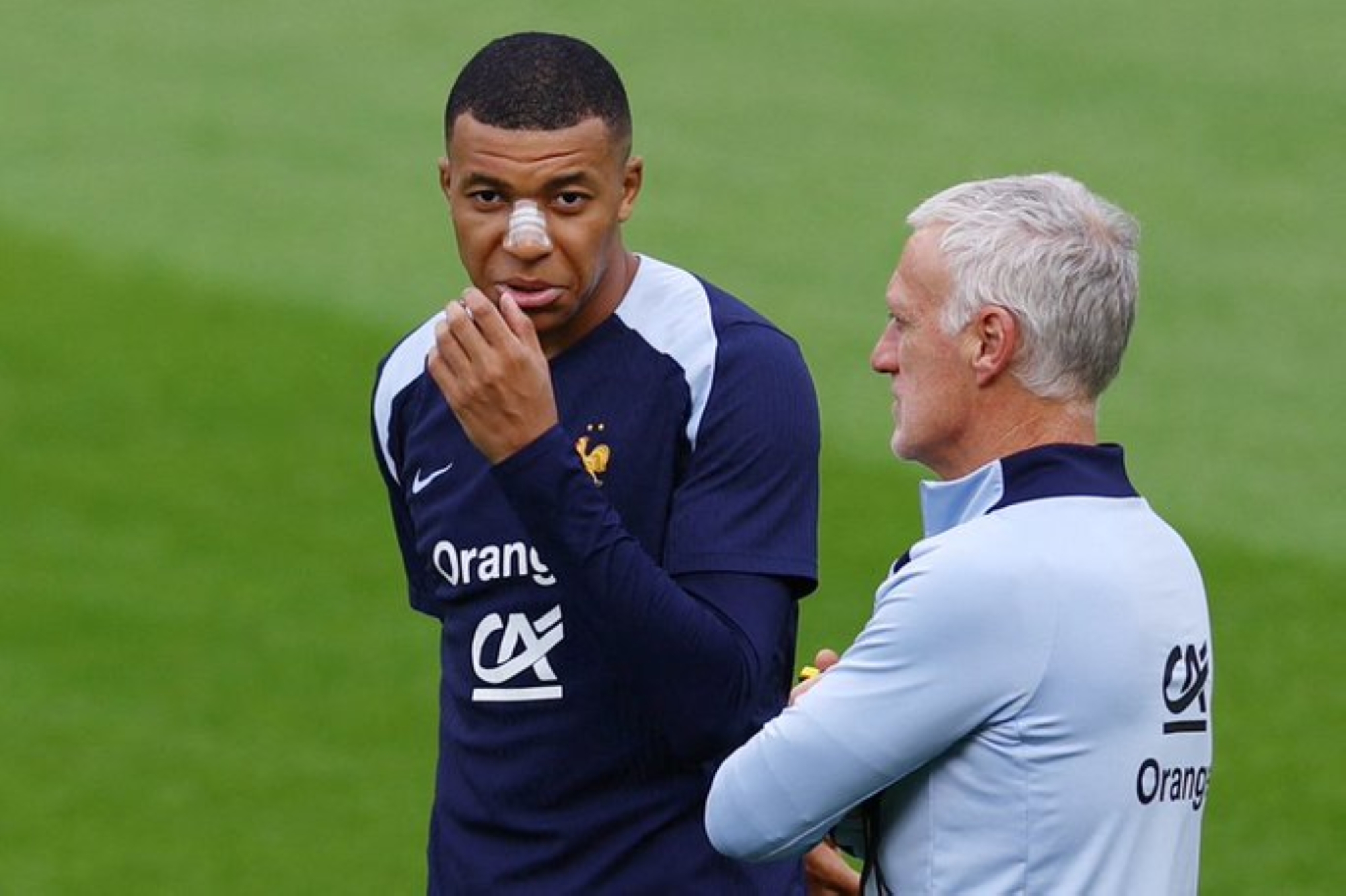  ديدييه ديشان مدرب فرنسا وكليان مبابي