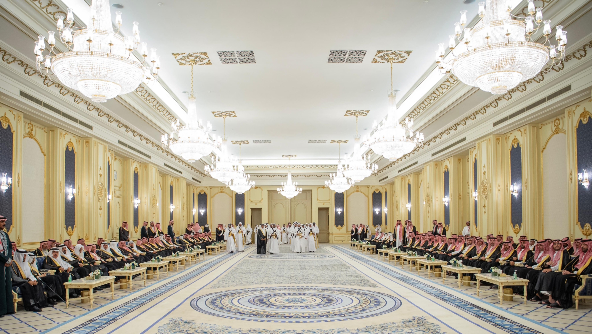 
صور من استقبال ولي العهد للأمراء والعلماء وجمع من المواطنين في قصر السلام بجدة

 