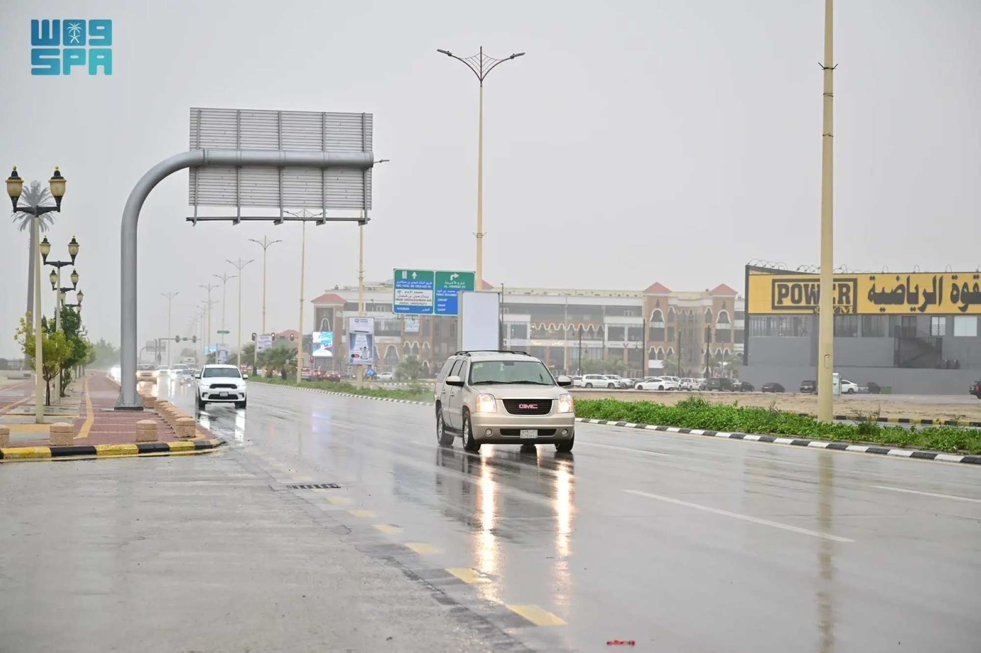 هطول أمطار رعدية مصحوبة بزخات من البرد