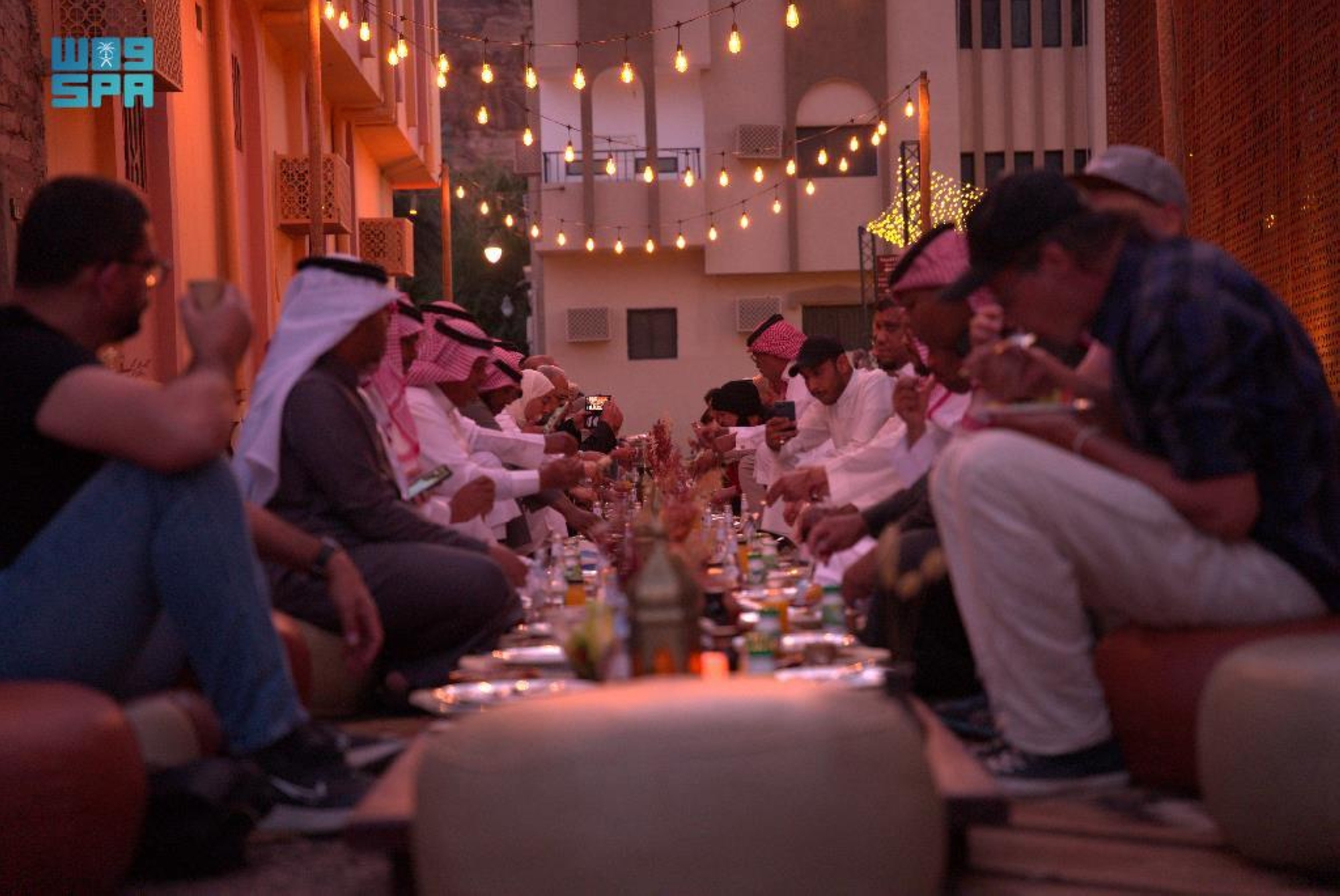 يمكن للمهتمين بالفنون والثقافة استكشاف المعارض الفنية 