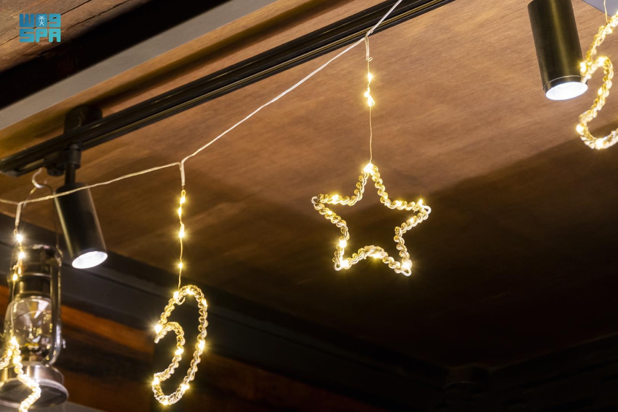 يمكن للمهتمين بالفنون والثقافة استكشاف المعارض الفنية 