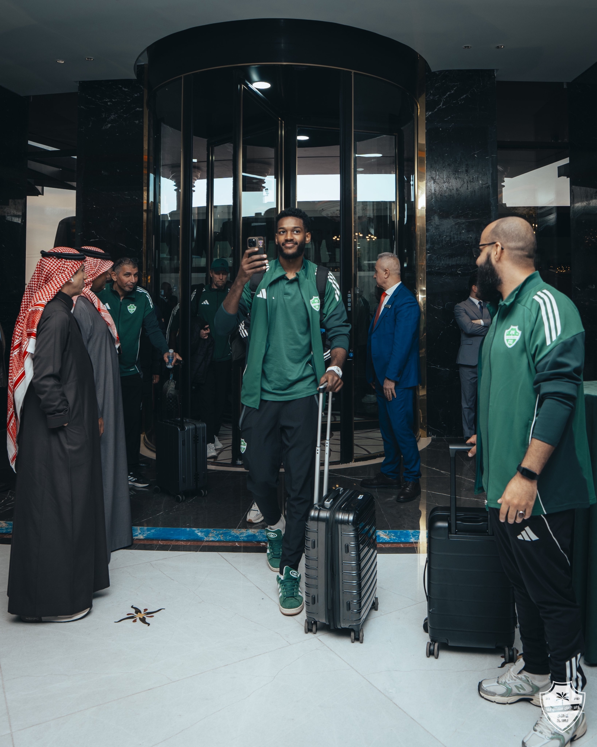 نجوم الأهلي يصلون بغداد 