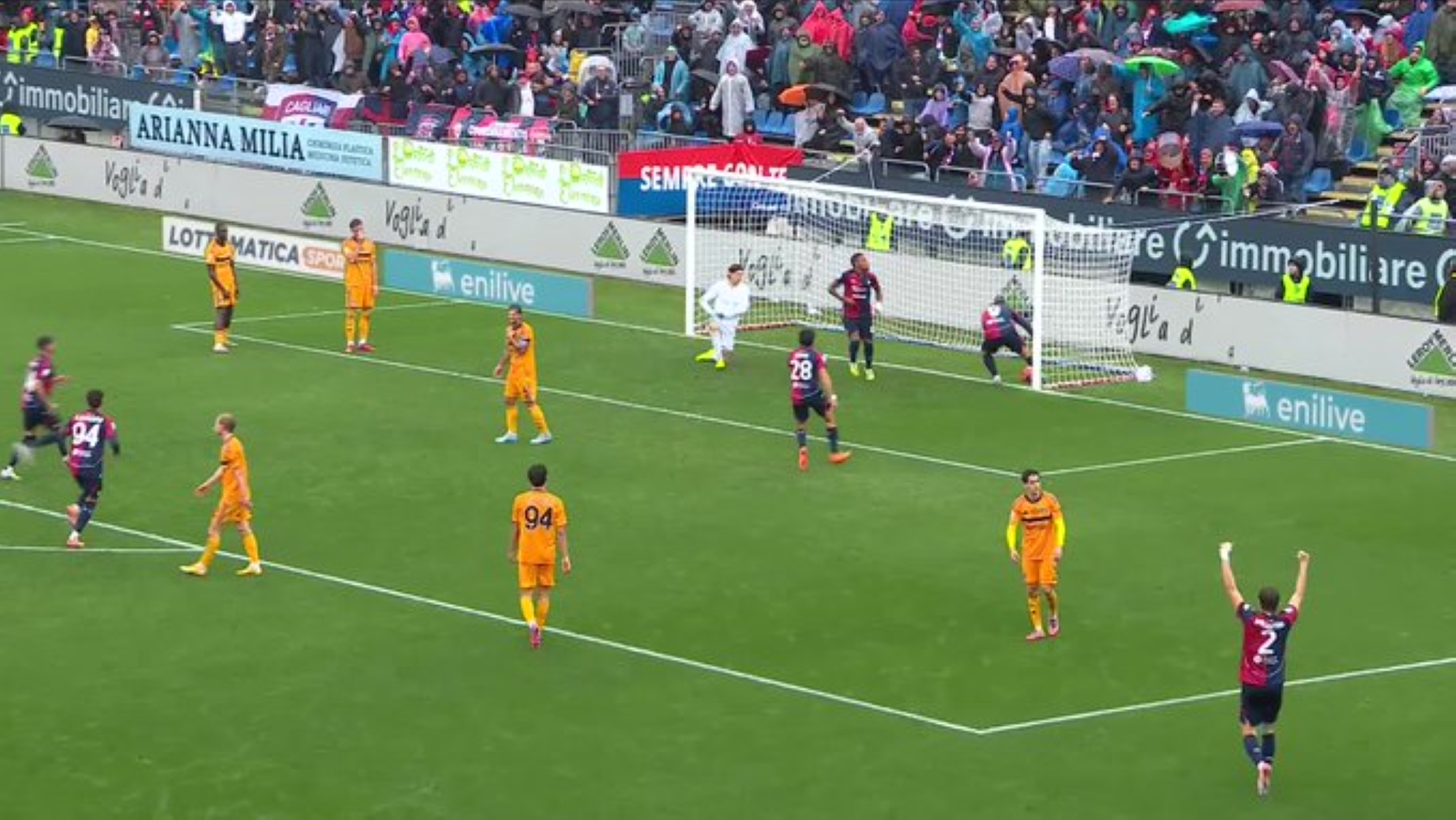 جانب من مباراة كالياري وبيزا