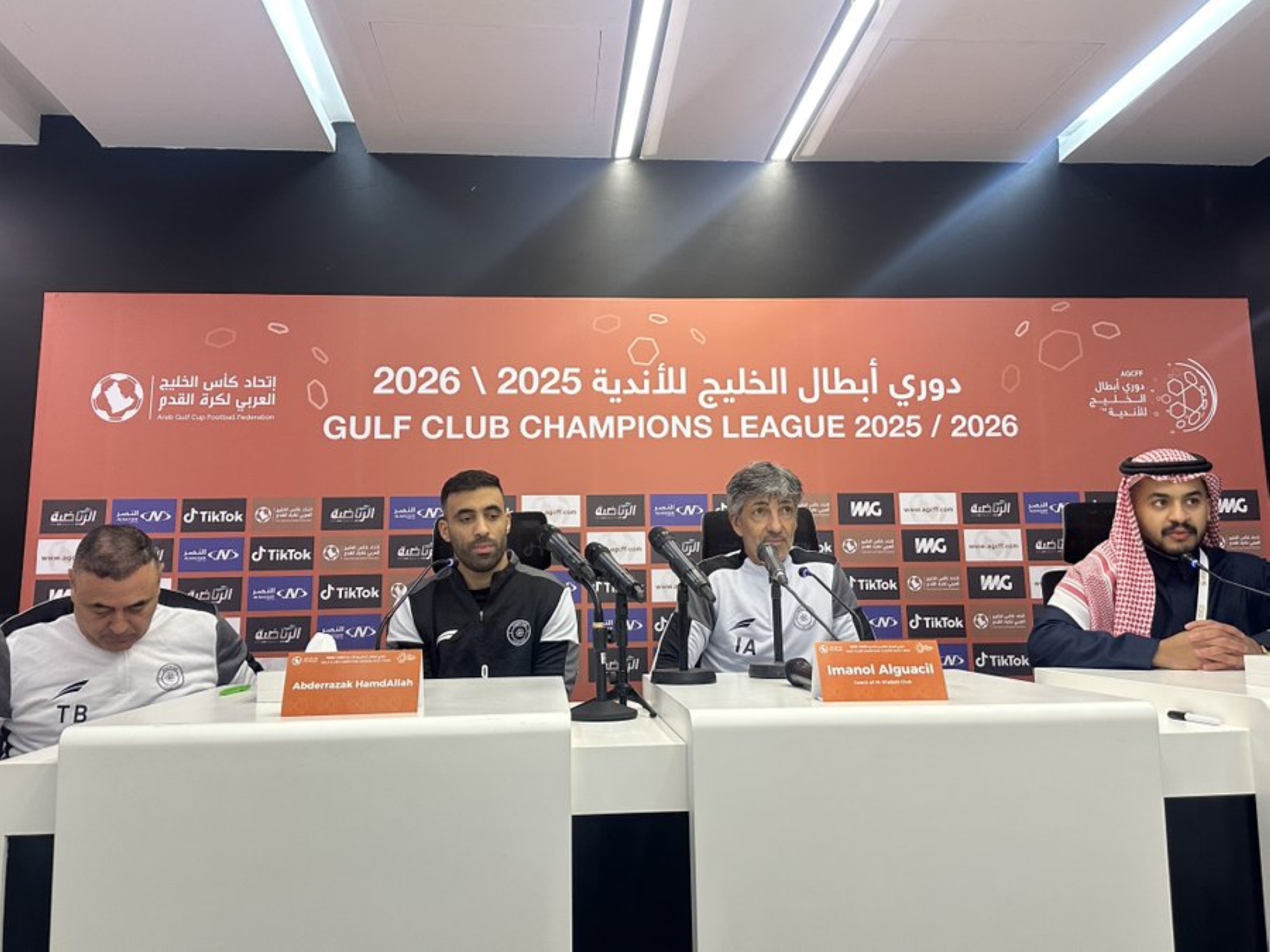  الإسباني إيمانويل ألغواسيل، مدرب فريق الشباب