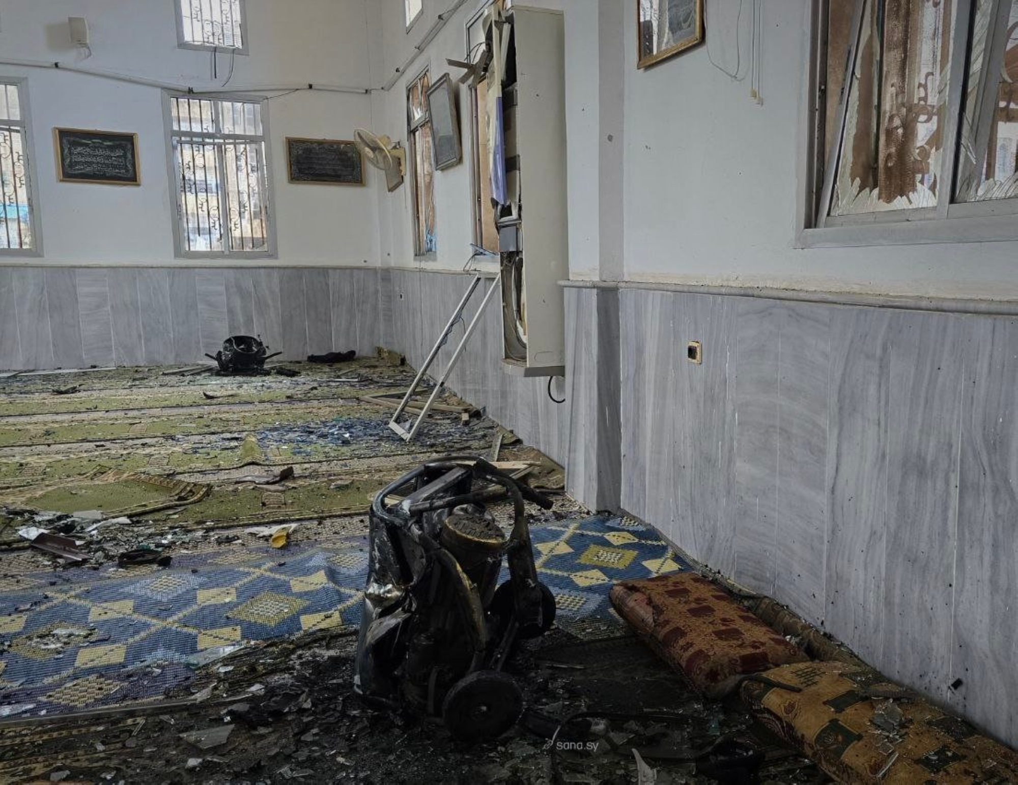 باشرت فرق الإنقاذ وقوات الأمن الحادث