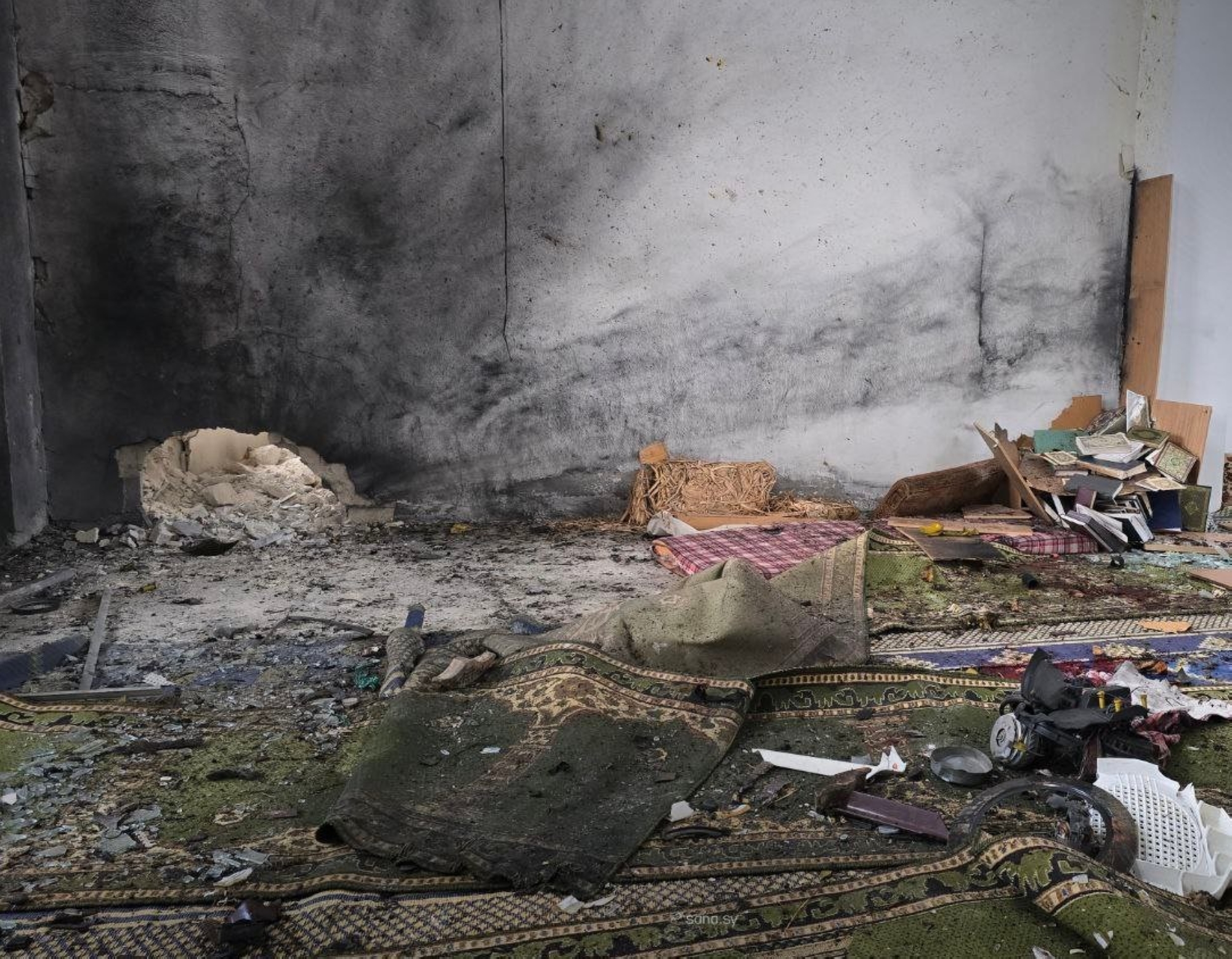 باشرت فرق الإنقاذ وقوات الأمن الحادث