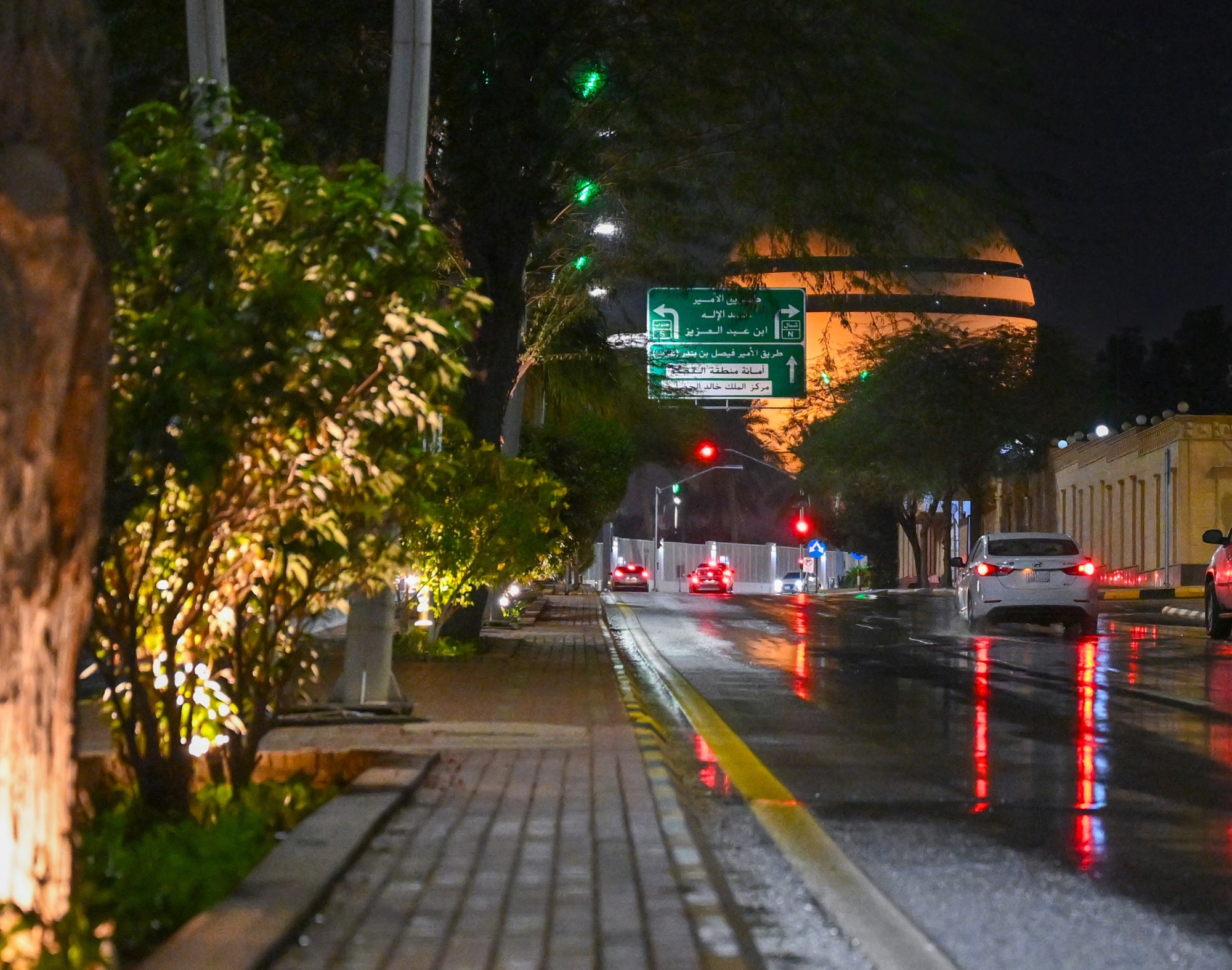 هطول أمطار رعدية مصحوبة بزخات من البرد