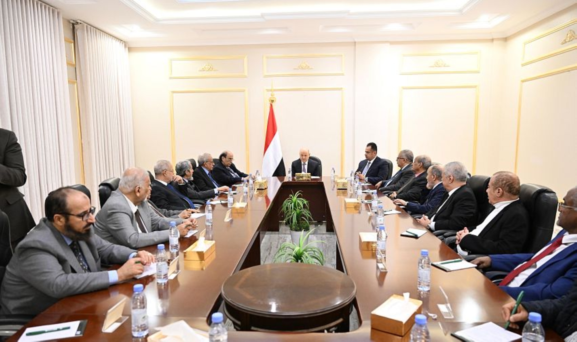 تصريحات العليمي جاءت خلال اجتماع هيئة المستشارين اليوم