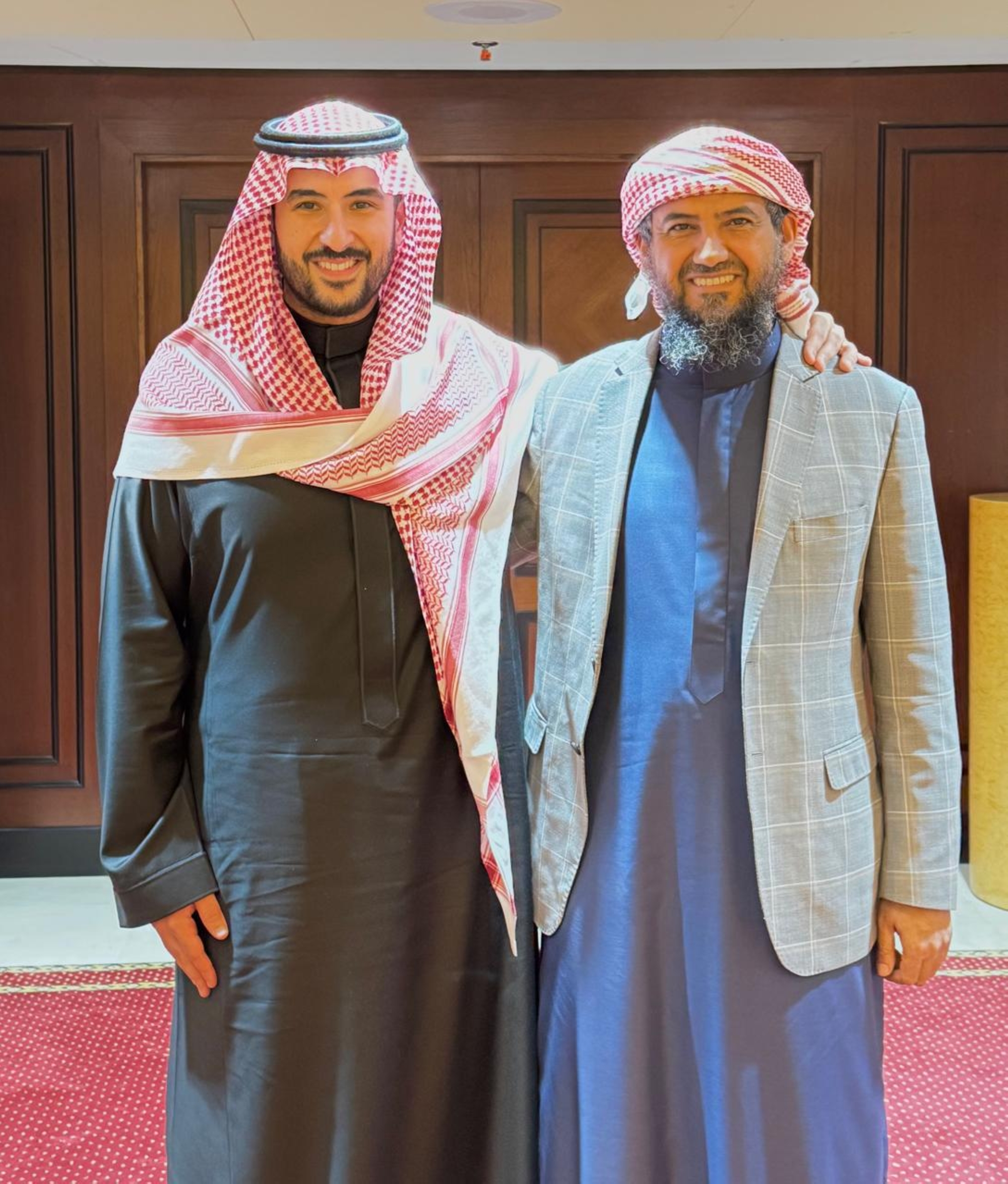 وزير الدفاع يلتقي عضو مجلس القيادة الرئاسي اليمني نائب رئيس المجلس الانتقالي عبدالرحمن صالح المحرمي