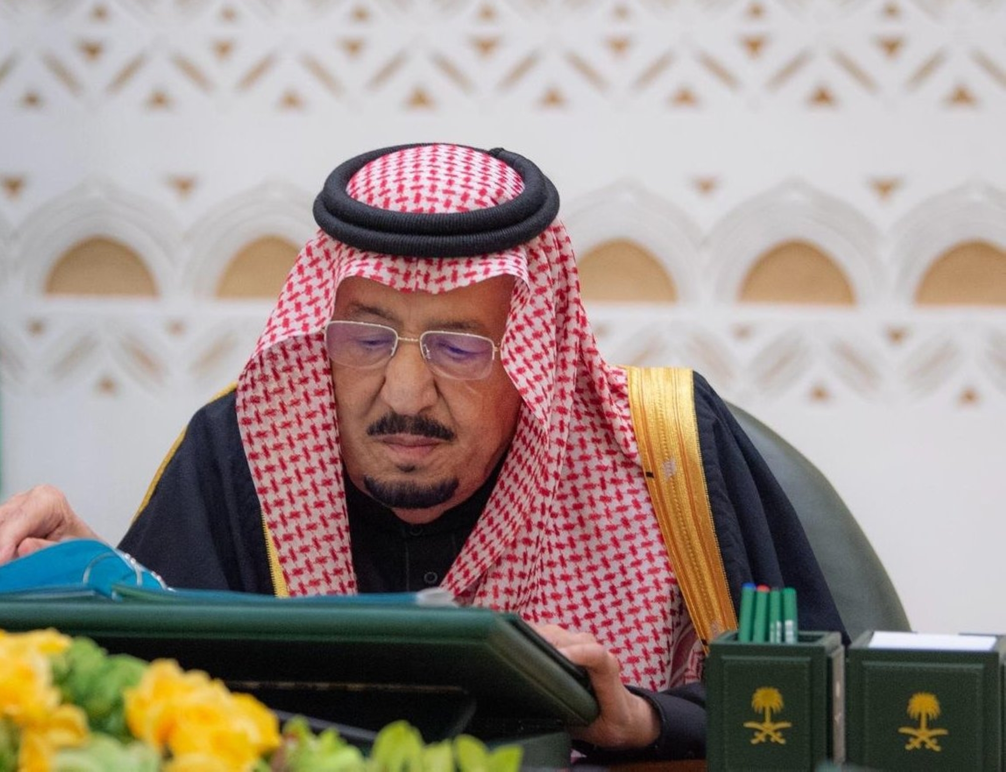 خادم الحرمين الشريفين يرأس جلسة مجلس الوزراء في الرياض
