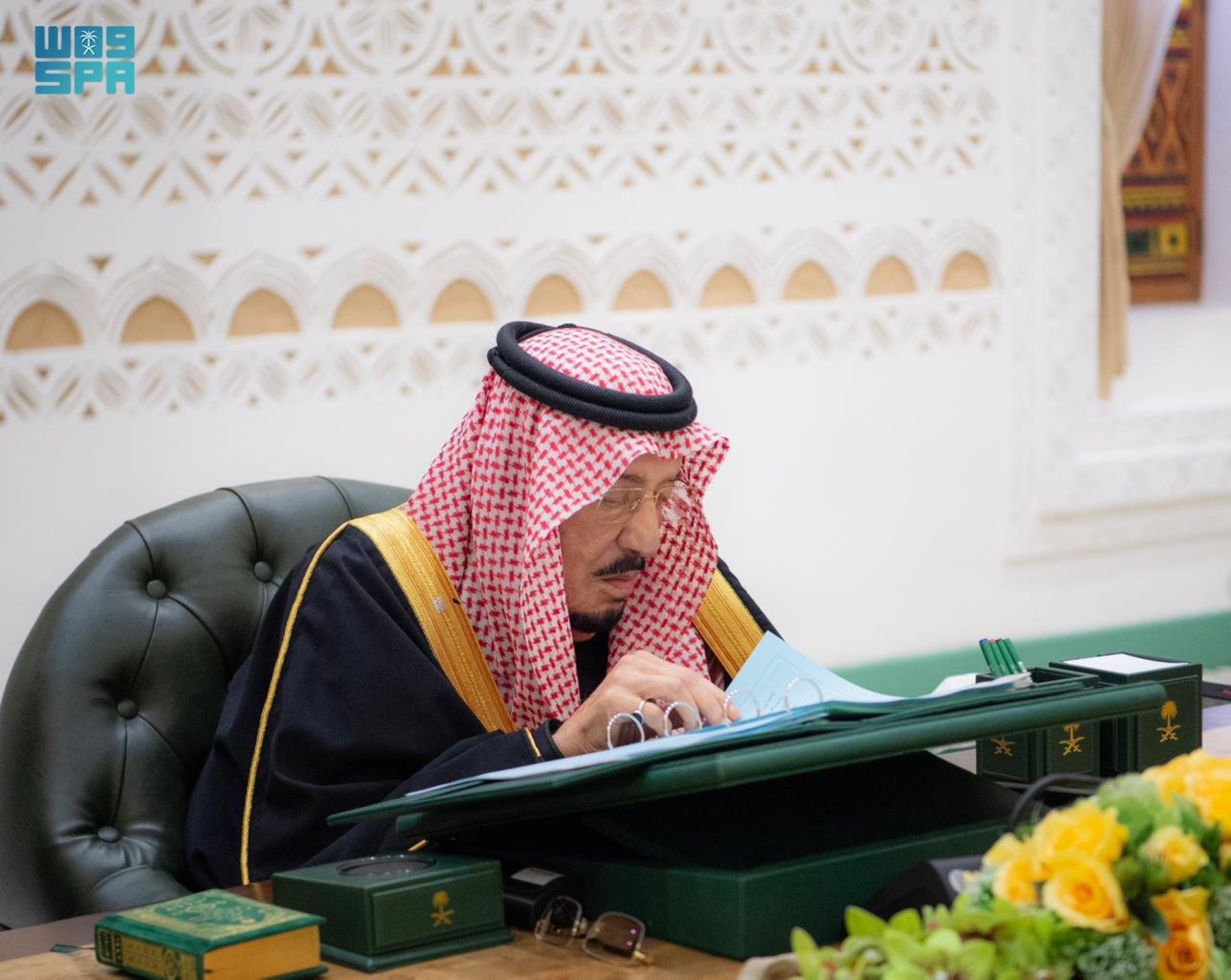خادم الحرمين الشريفين يرأس جلسة مجلس الوزراء في الرياض
