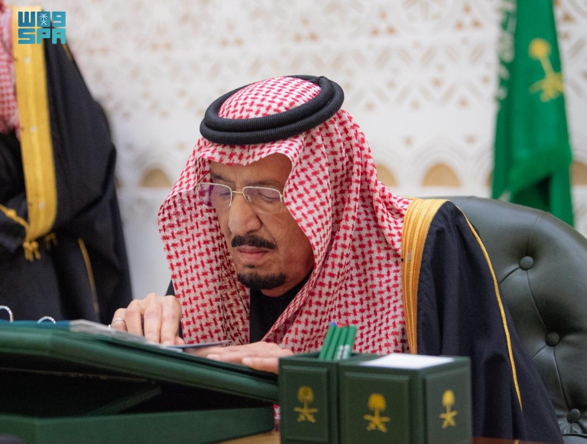 خادم الحرمين الشريفين يرأس جلسة مجلس الوزراء في الرياض
