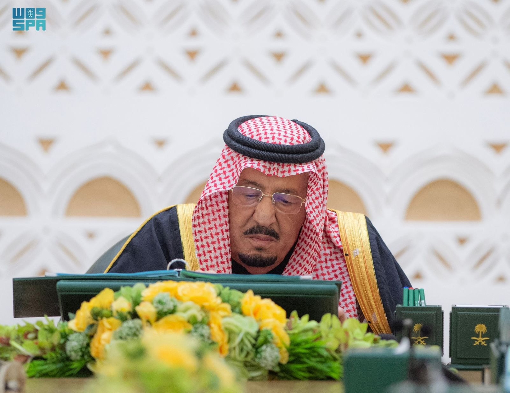 خادم الحرمين الشريفين يرأس جلسة مجلس الوزراء في الرياض
