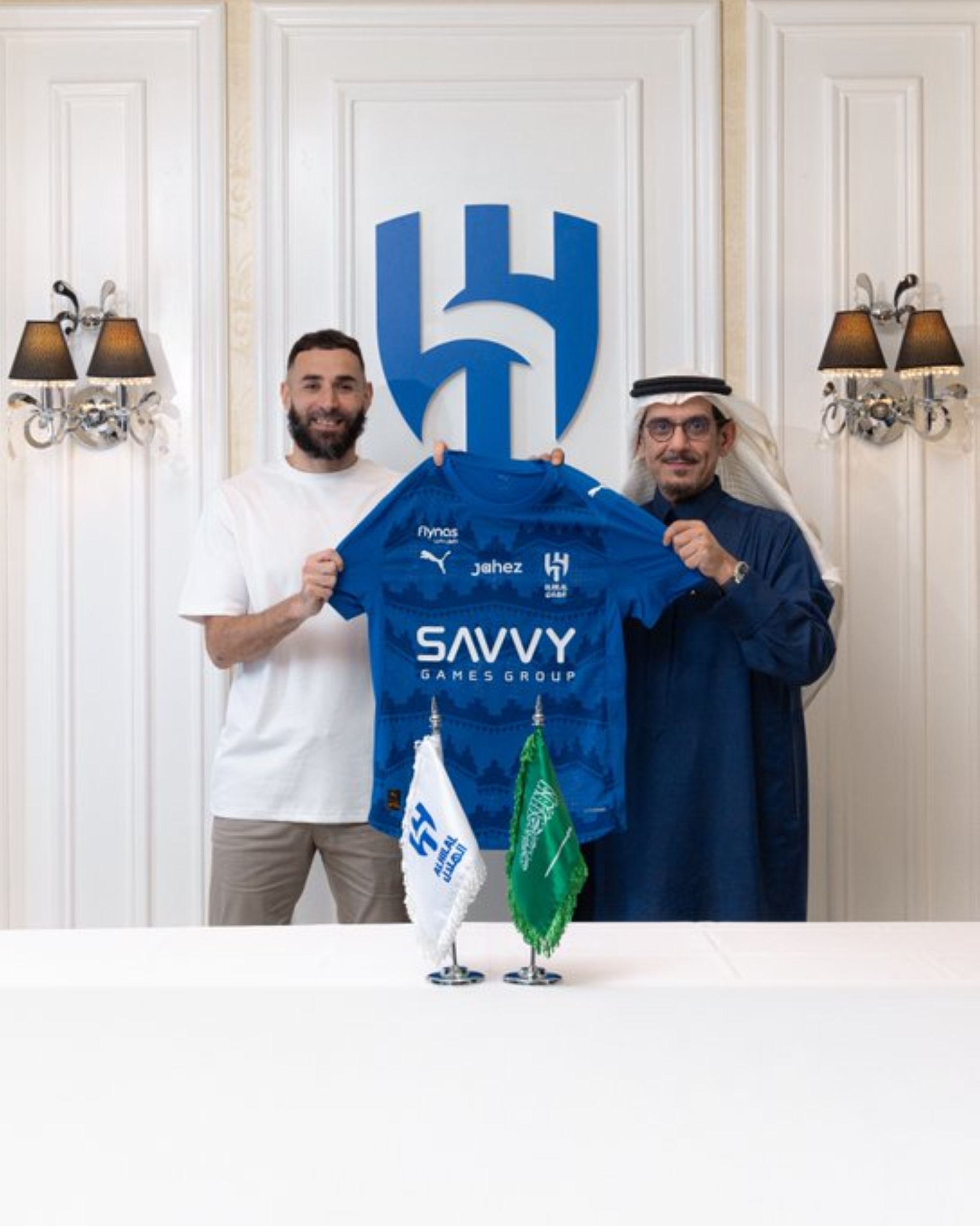 الهلال يتعاقد مع كريم بنزيما قادما من الاتحاد