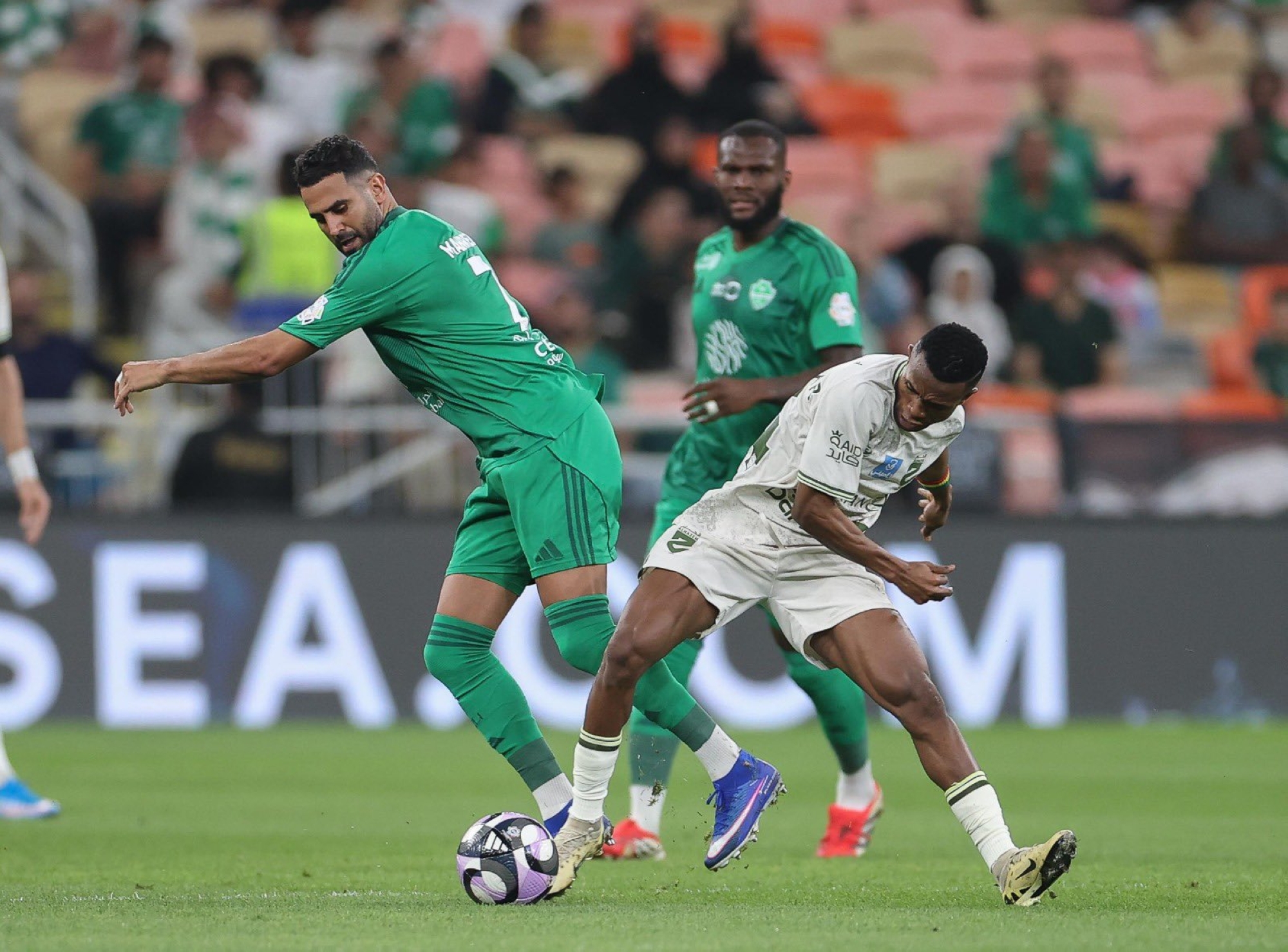 مباراة الأهلي والحزم بدوري روشن