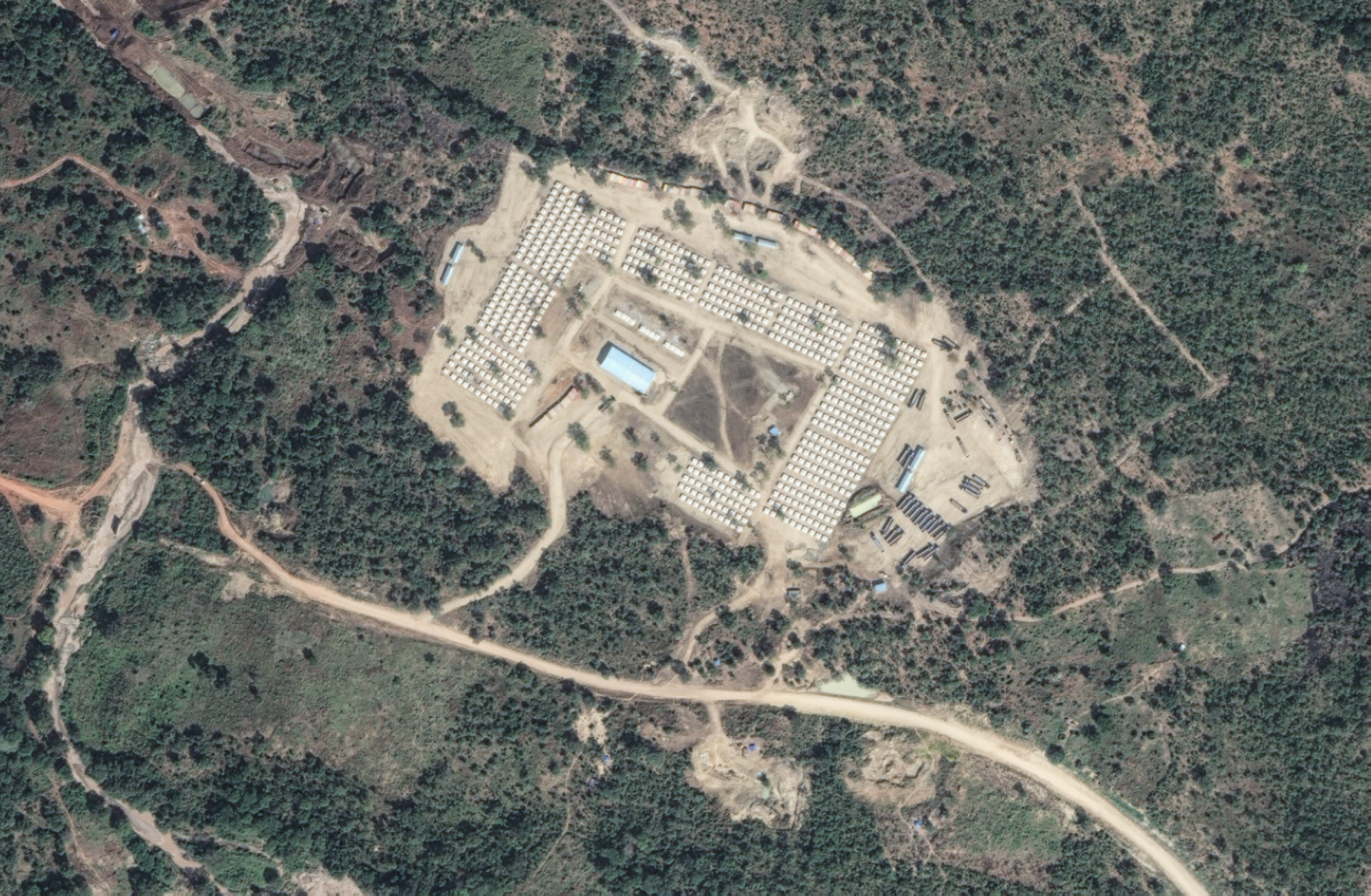 تشير صور الأقمار الصناعية إلى أن النشاط تزايد في أكتوبر 2025 في المعسكر