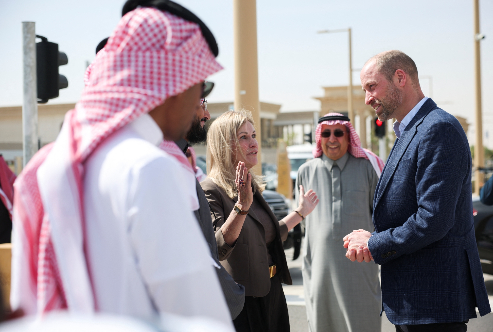 ولي عهد بريطانيا في جولة بمشروع المسار الرياضي