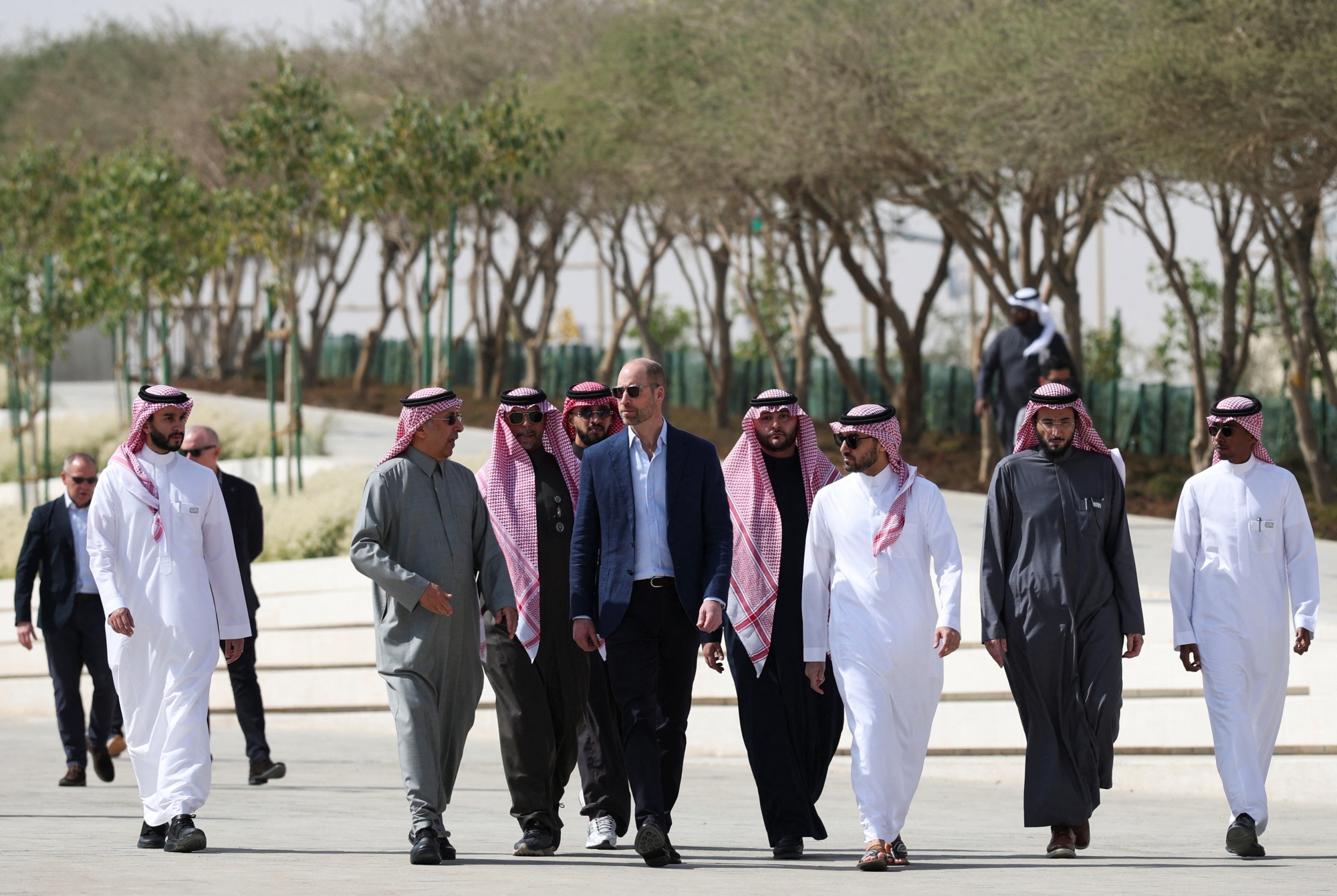 ولي عهد بريطانيا في جولة بمشروع المسار الرياضي