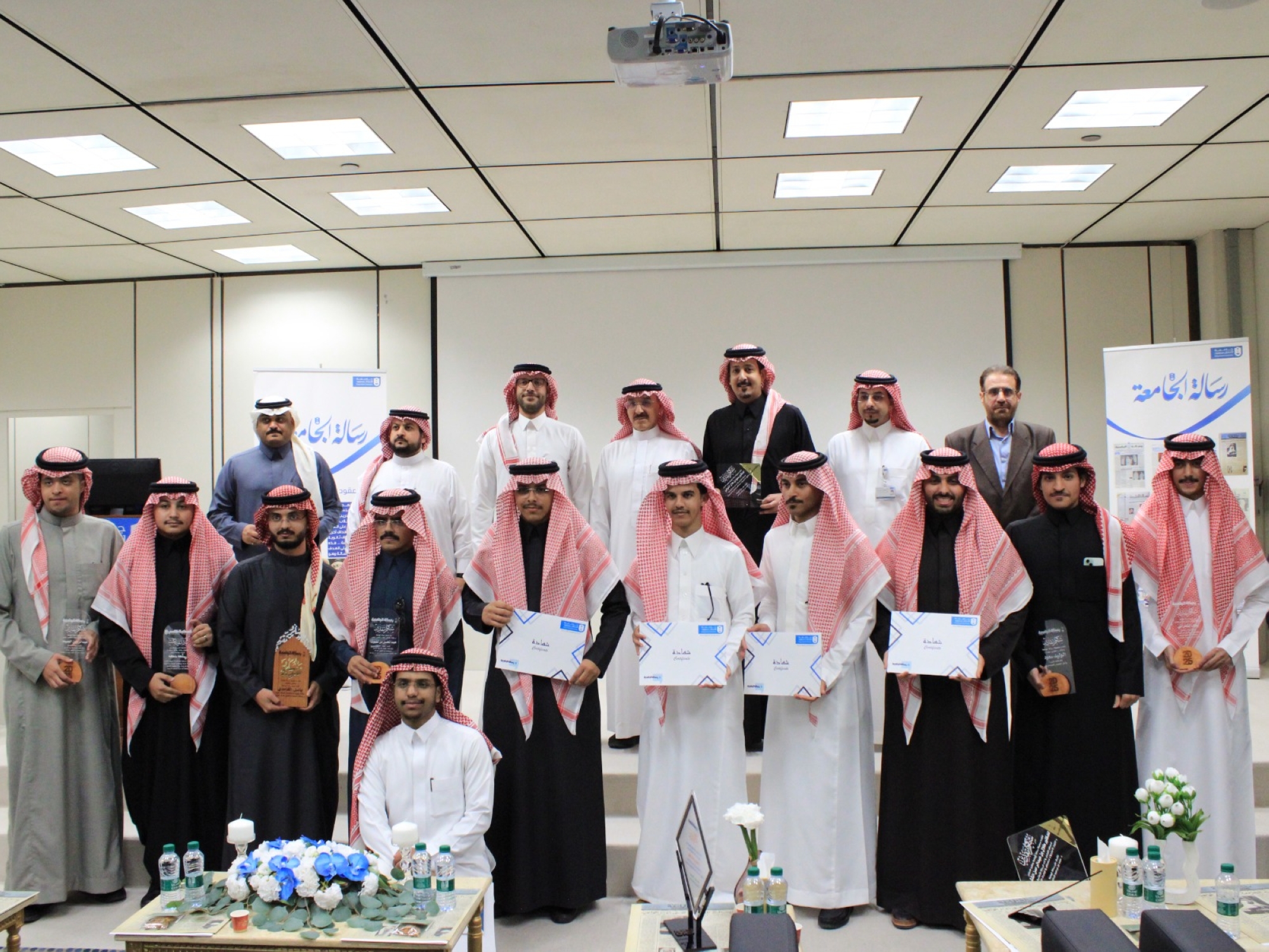 تكريم أكثر من 30 طالبًا وطالبة من متدربي صحيفة رسالة الجامعة