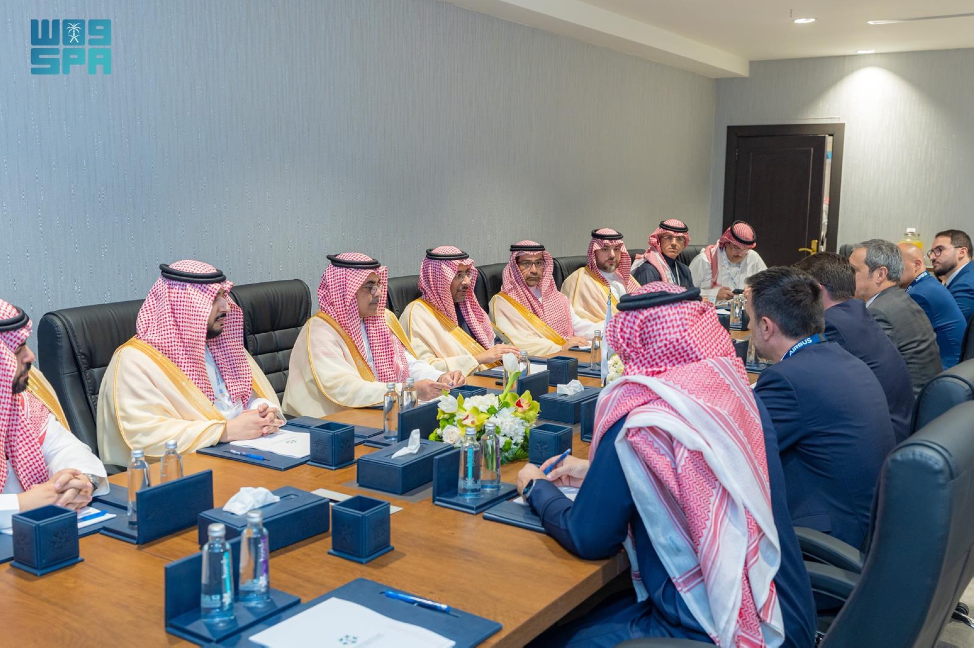 وزير الصناعة يبحث مع "إيرباص هليكوبترز" فرص توطين صناعة الطيران وسلاسل إمدادها بالمملكة