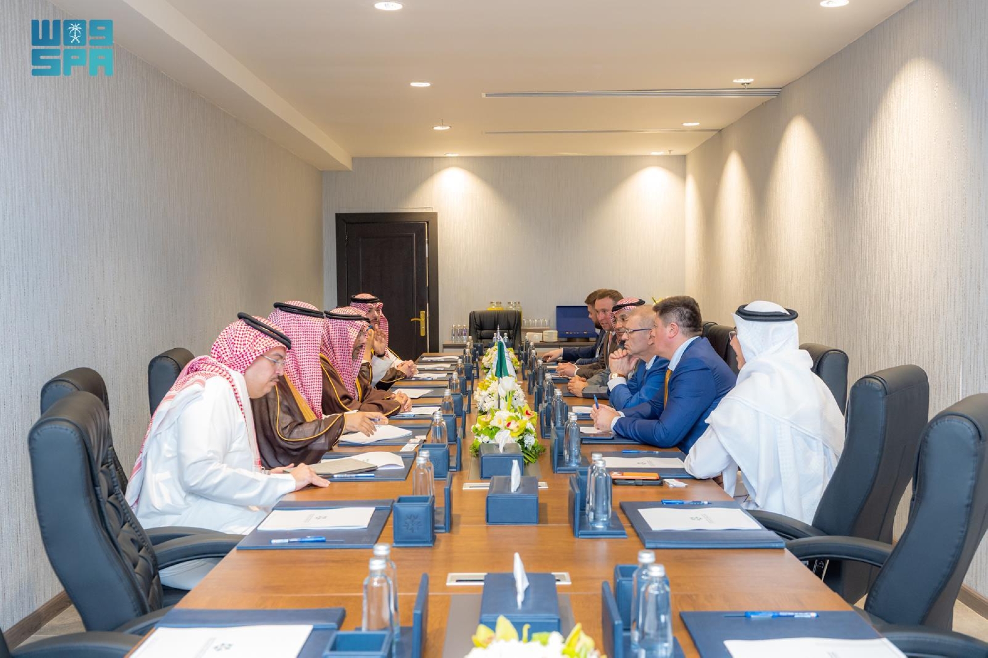 وزير الصناعة يبحث مع "إيرباص هليكوبترز" فرص توطين صناعة الطيران وسلاسل إمدادها بالمملكة