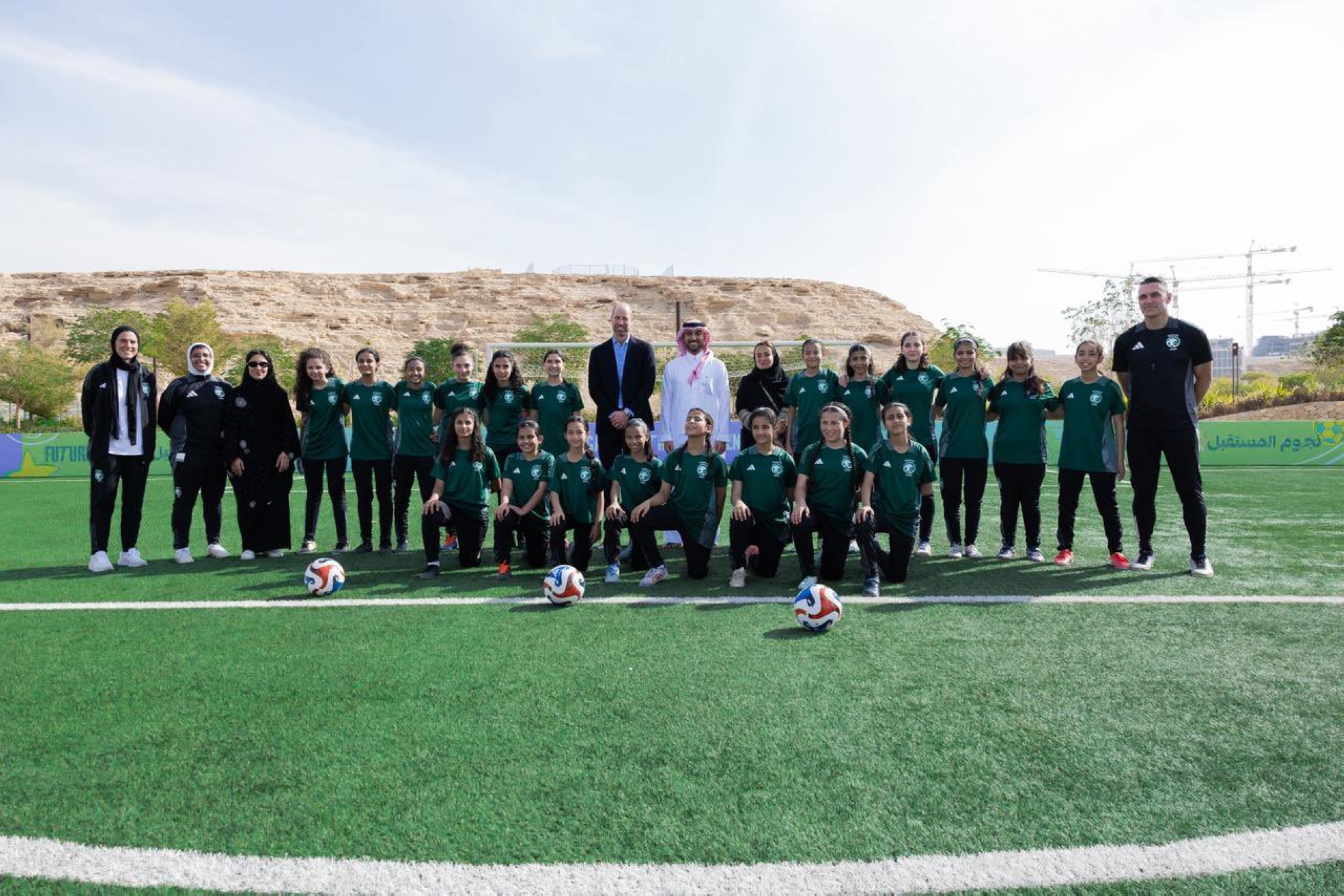 الأمير ويليام يشهد الحصة التدريبية اليومية للاعبات مراكز التدريب الإقليمية للبنات