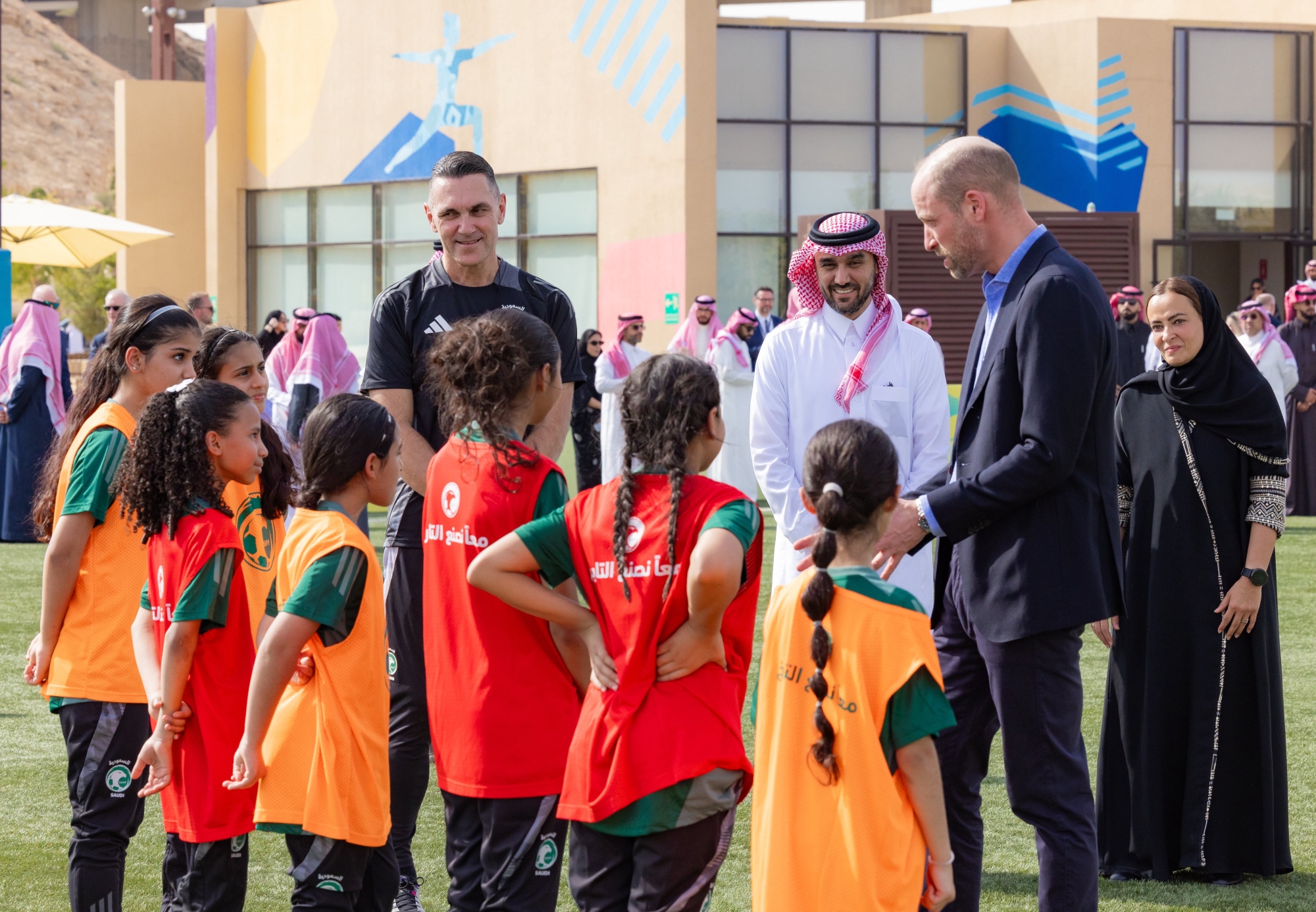 الأمير ويليام يشهد الحصة التدريبية اليومية للاعبات مراكز التدريب الإقليمية للبنات