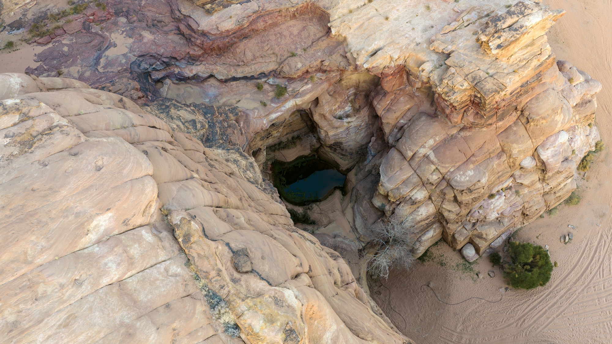 قلتات تبوك.. خزانات ماء طبيعية في قلب الجبال