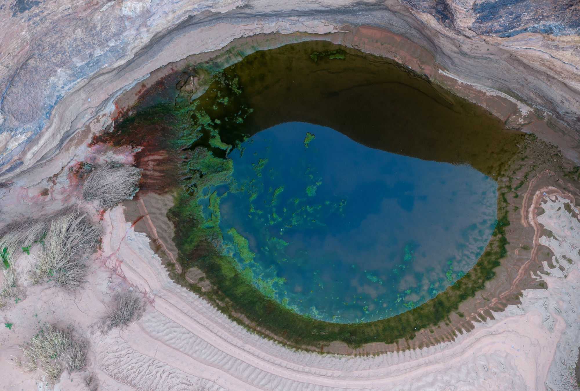 قلتات تبوك.. خزانات ماء طبيعية في قلب الجبال