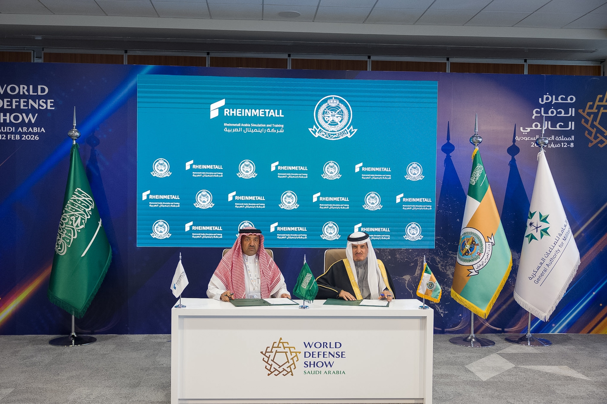 وقَّع العقود نائب وزير الحرس الوطني د. ناصر الداود