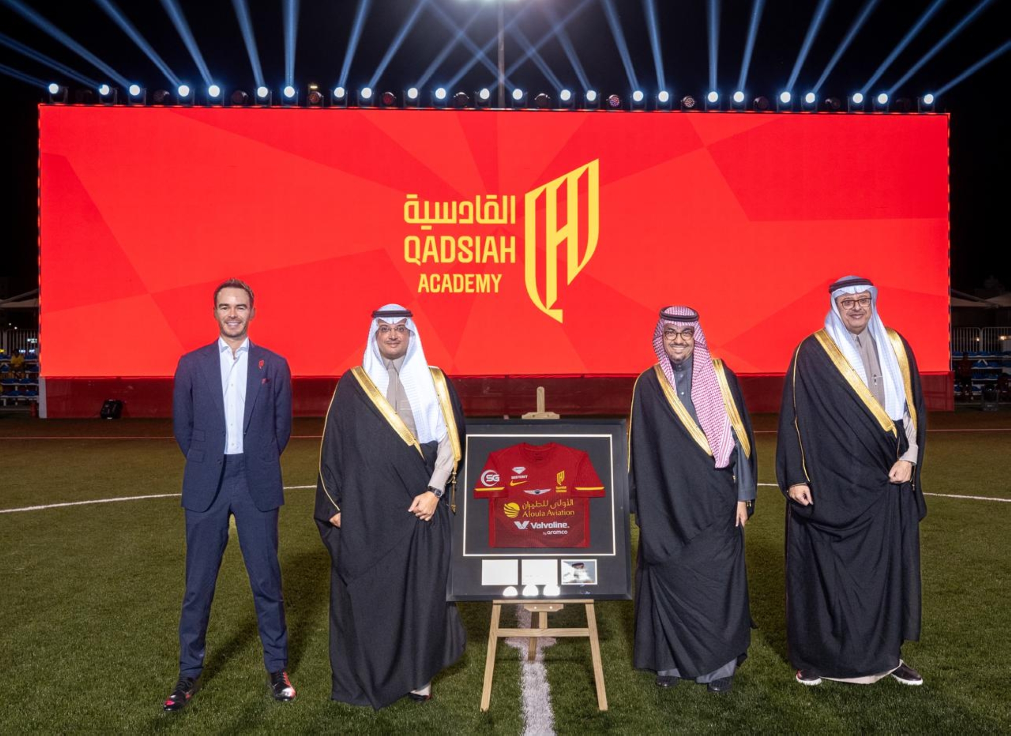 محافظ الأحساء يُدشِّن أكاديمية القادسية في الأحساء