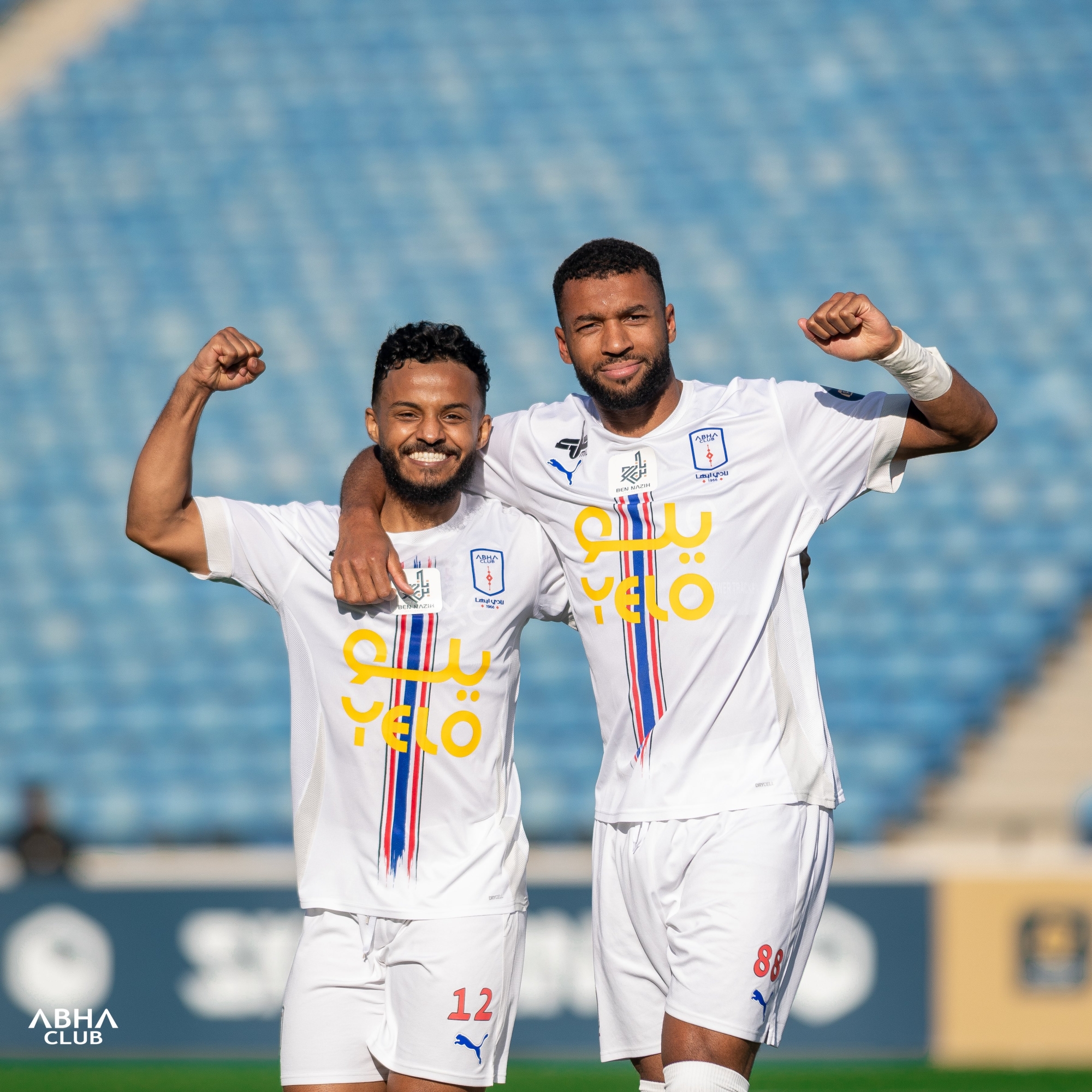 سيلا سو مهاجم أبها يحتفل بتسجيل أحد الأهداف 