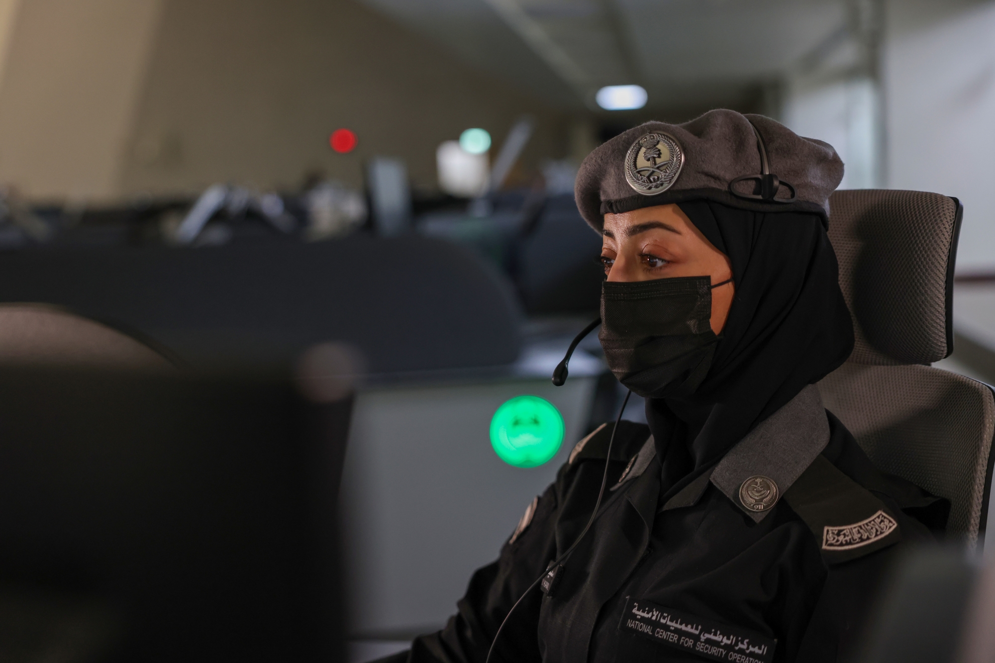 المرأة في "الداخلية".. حضور متنامٍ يعزز الأمن ويصون الأرواح