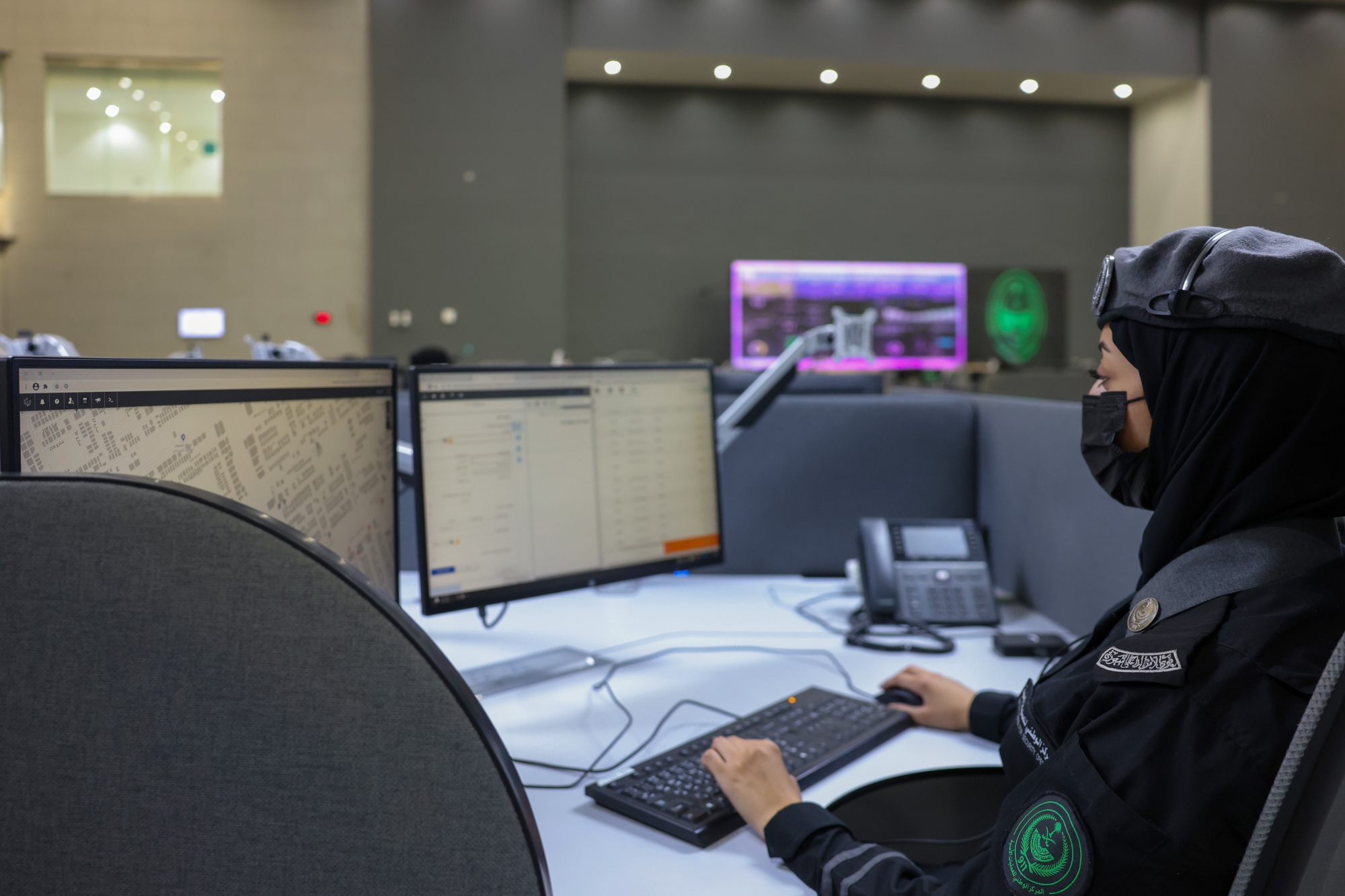 المرأة في "الداخلية".. حضور متنامٍ يعزز الأمن ويصون الأرواح