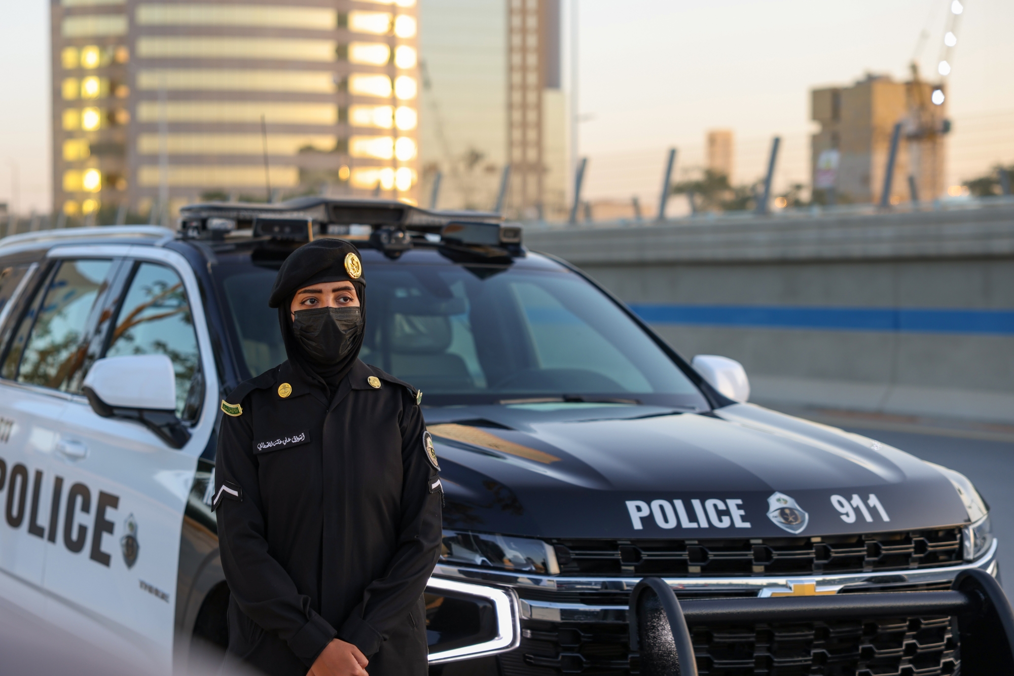 المرأة في "الداخلية".. حضور متنامٍ يعزز الأمن ويصون الأرواح