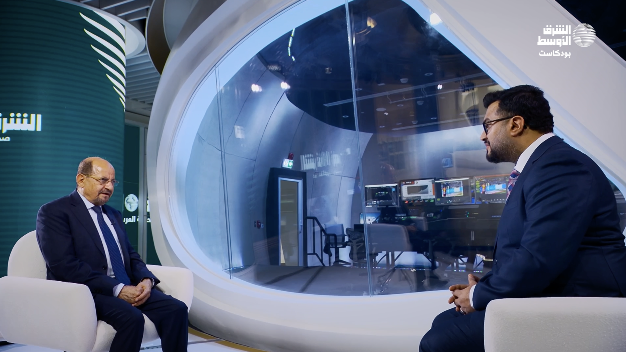 يتطرق رئيس الوزراء خلال المقابلة إلى المبادئ العامة التي تحكم تشكيل الحكومة وآليات اختيار الحقائب الوزاري