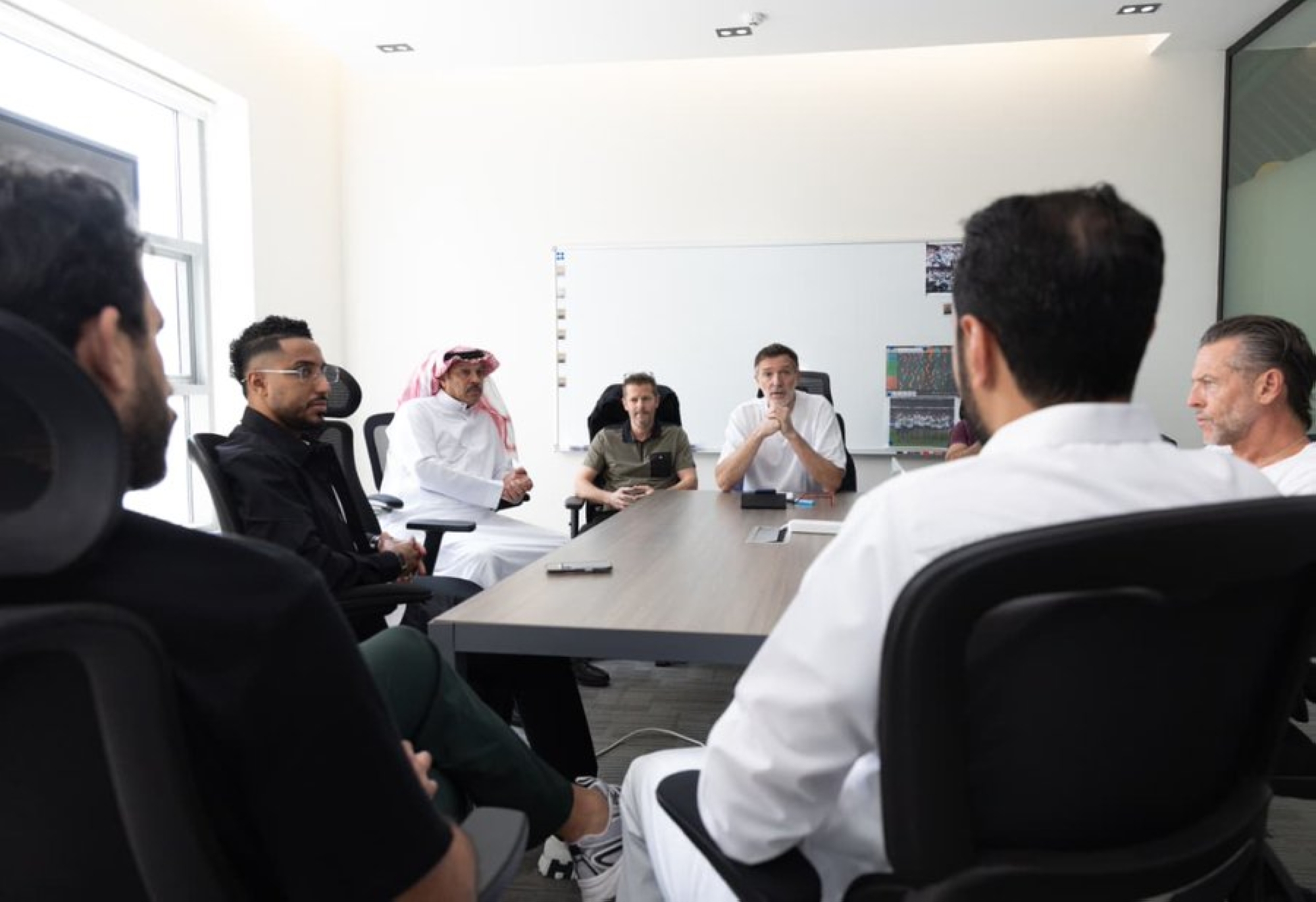 استعدادًا لمونديال 2026.. الجهاز الفني للأخضر يجتمع بلاعبي الهلال المرشحين