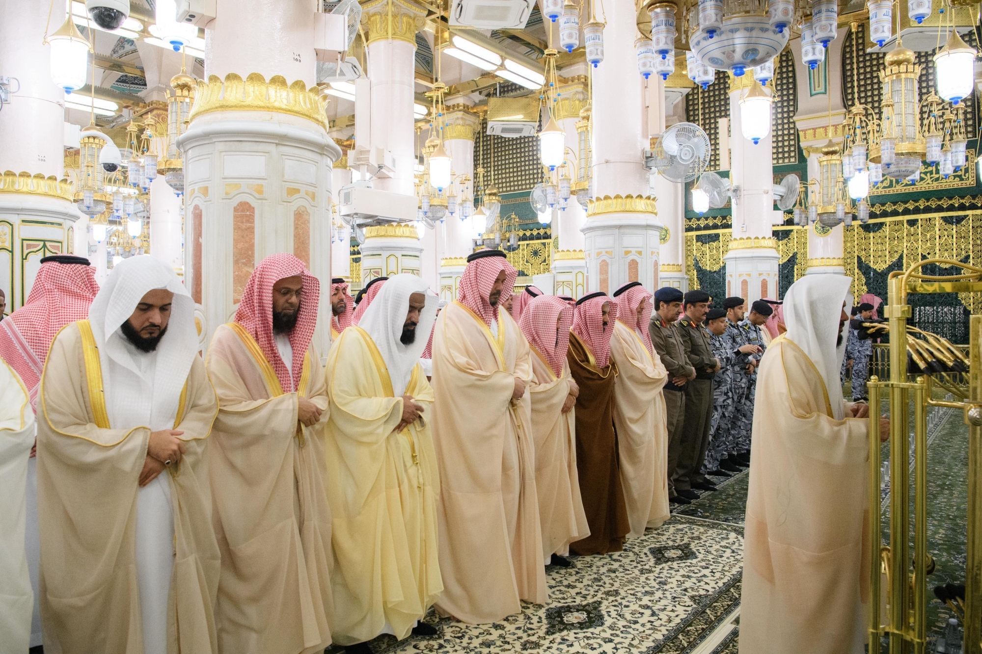 أدى جموع المصلين صلاة الاستسقاء بالمسجد الحرام والمسجد النبوي