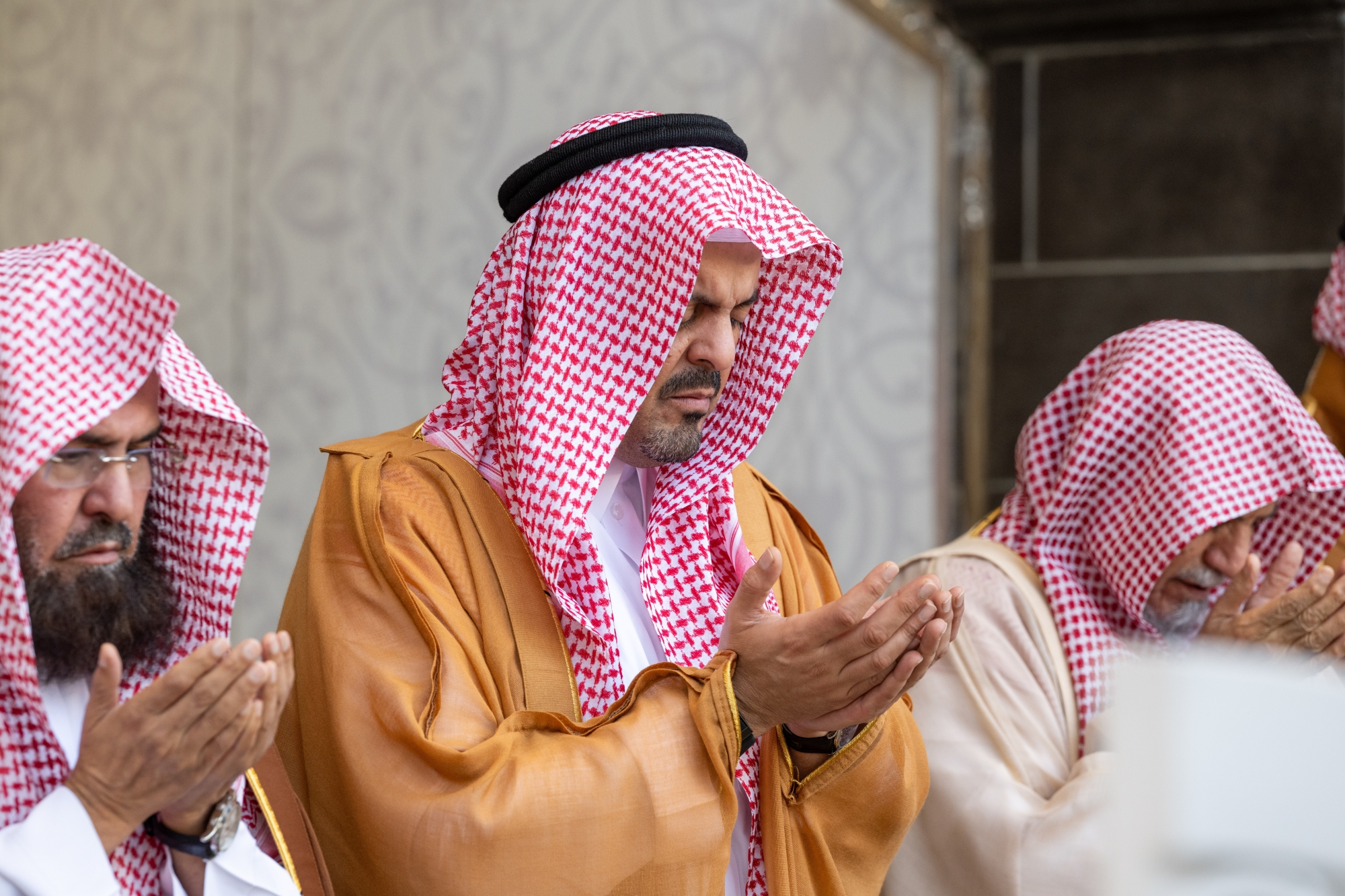 المصلون يؤدون صلاة الاستسقاء في الحرمين الشريفين