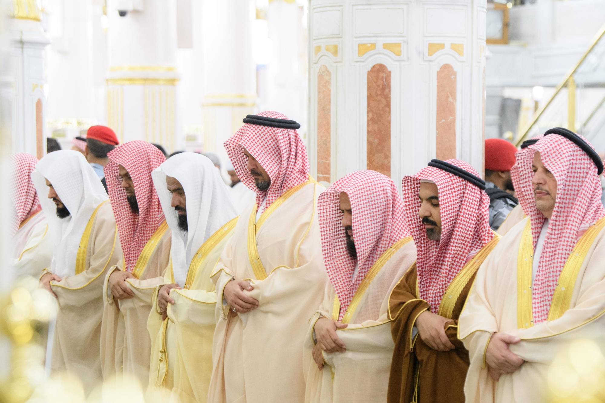 المصلون يؤدون صلاة الاستسقاء في الحرمين الشريفين