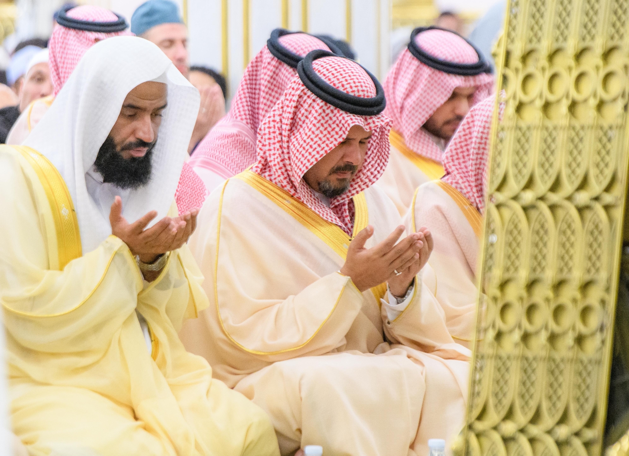 المصلون يؤدون صلاة الاستسقاء في الحرمين الشريفين