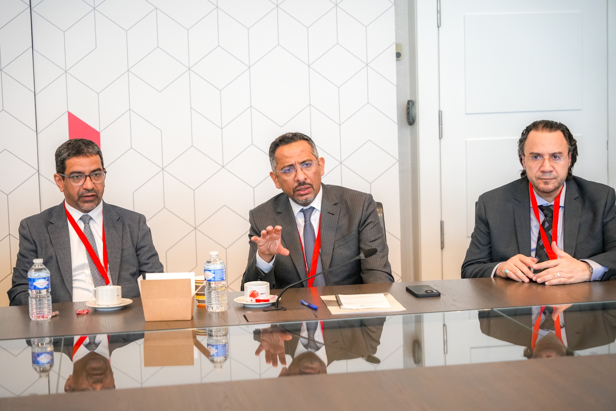 عقد الخريف لقاءات مع مسؤولين في فايزر ورئيس شركة أجفا هيلث كير