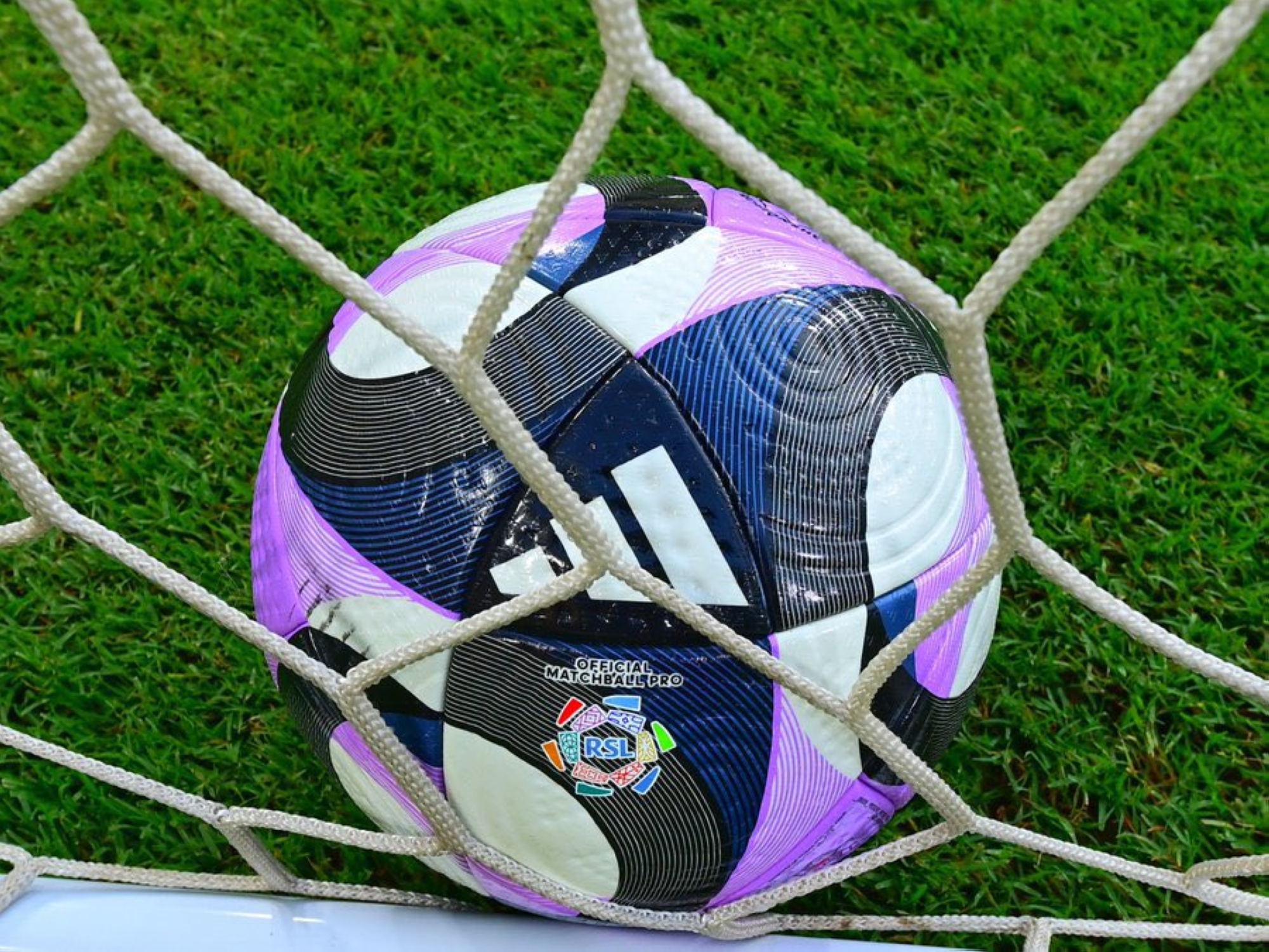 كرة دوري روشن