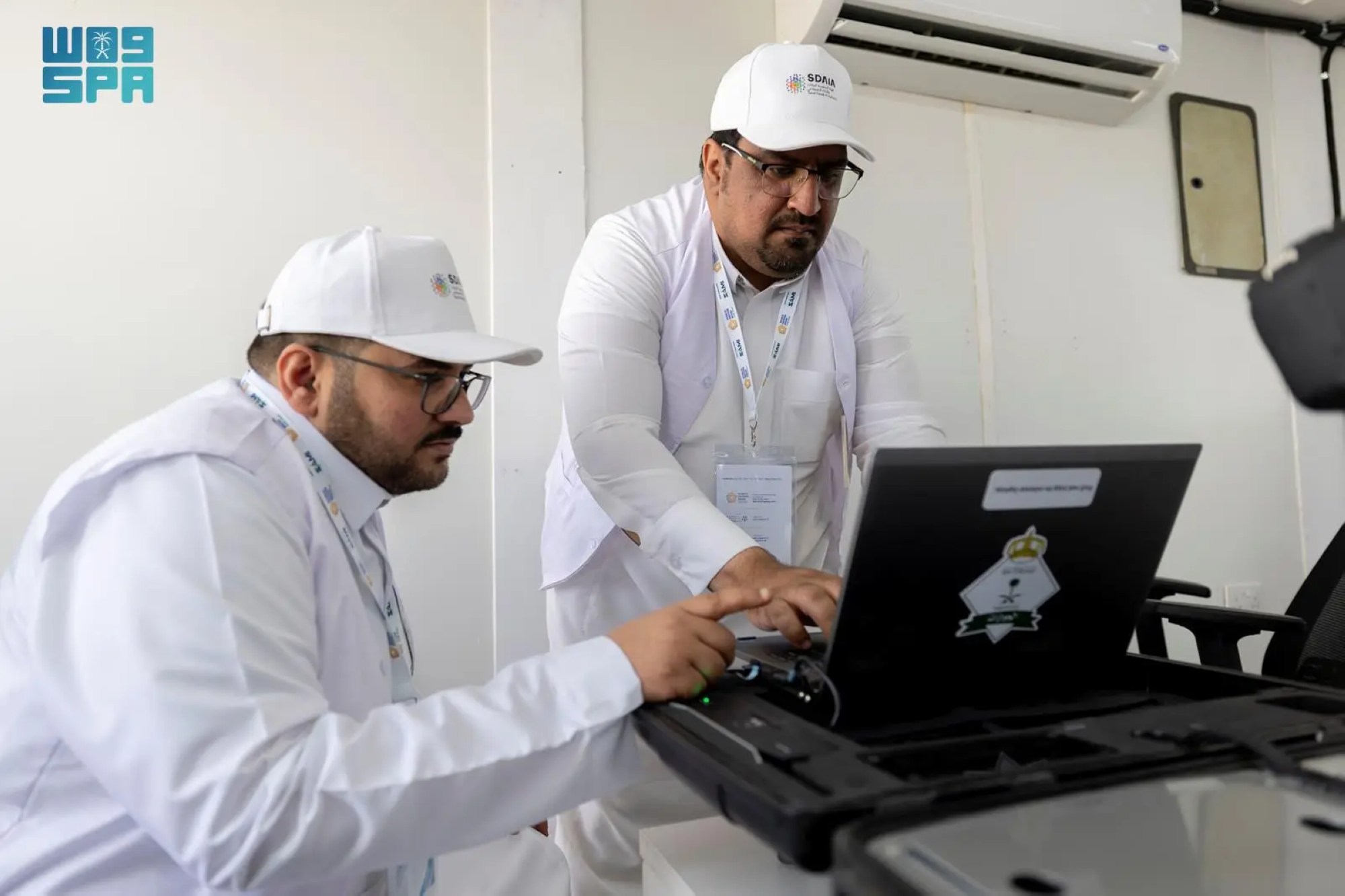 رفع كفاءة إجراءات دخول الزوار،